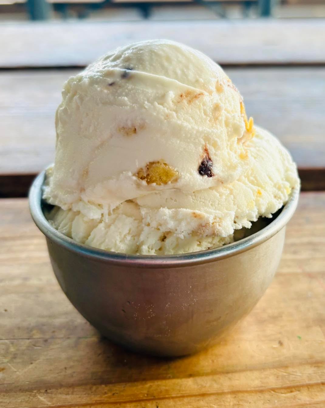 🍨NEW Gooey Butter Cake Ice Cream! Delicious cream cheese ice cream with chocolate chip gooey butter cake pieces! Gluten free!
😋Enjoy at all Sidewall Pizza locations while supplies last.
#icecreamlover #gvltoday #greenville360 #greenvillesc