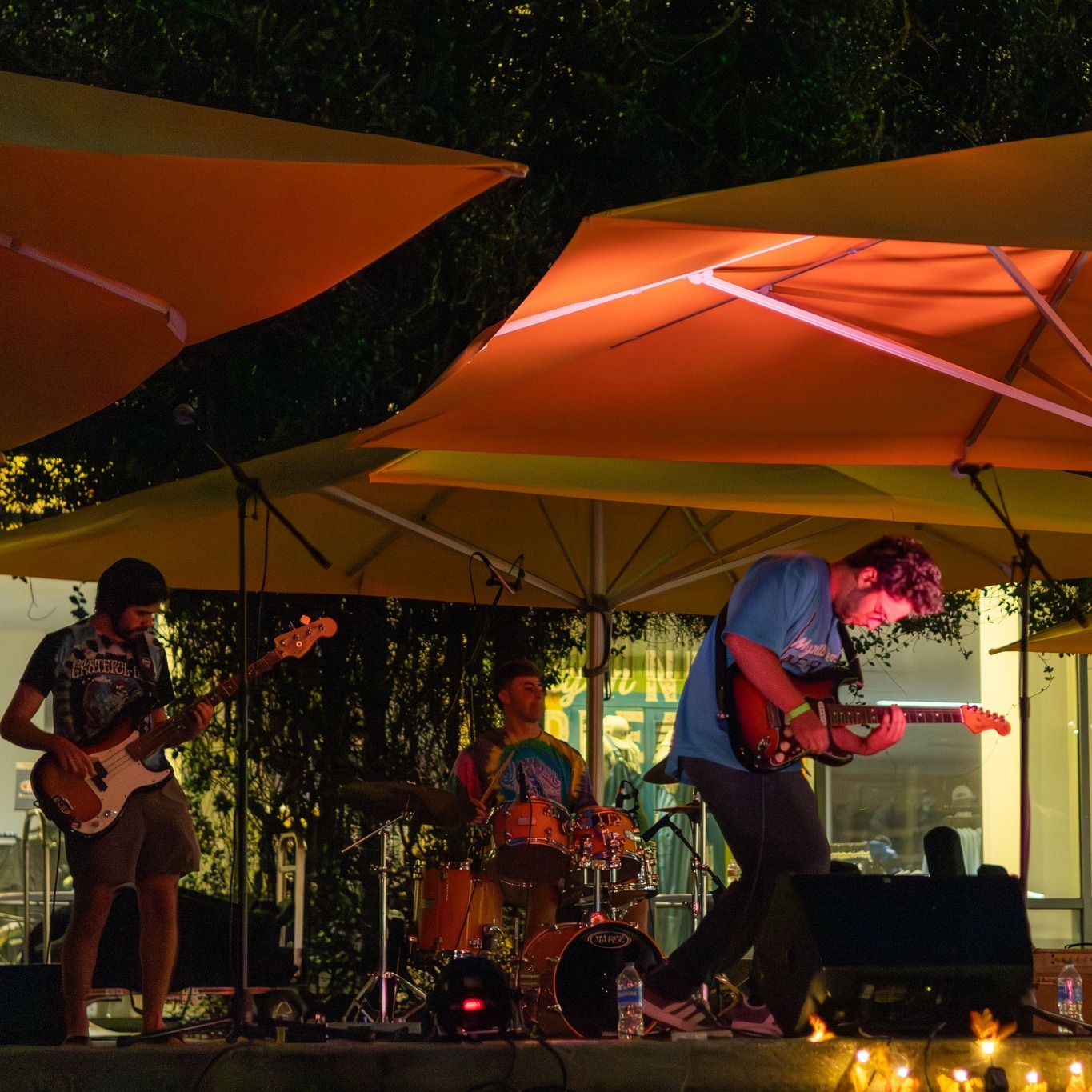 Live Under the Oaks was one for the books! 🌳🎶
Thank you to the 550+ students who came out last week! Y'all brought the best ever and made our first event of the year so special. 🌟 Huge shoutout to all of our student bands, vendors, and everyone who joined us under the oaks!
nAnd we’re just getting started… 👀 Next up: Keith Lee on October 21! Get your FREE student ticket through the link in our bio! 🎤