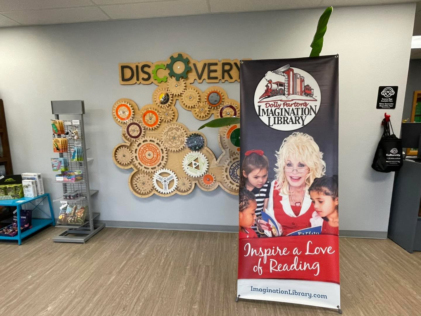 We had the best morning getting to host the United Way- Dolly Parton Imagination Library Event! 📚
Don’t forget: we have “Reading with Reptiles” every Wednesday from 11-11:30am.
#pullman #moscowidaho #pullmanwashington #palousescience #unitedway #imaginationlibrary