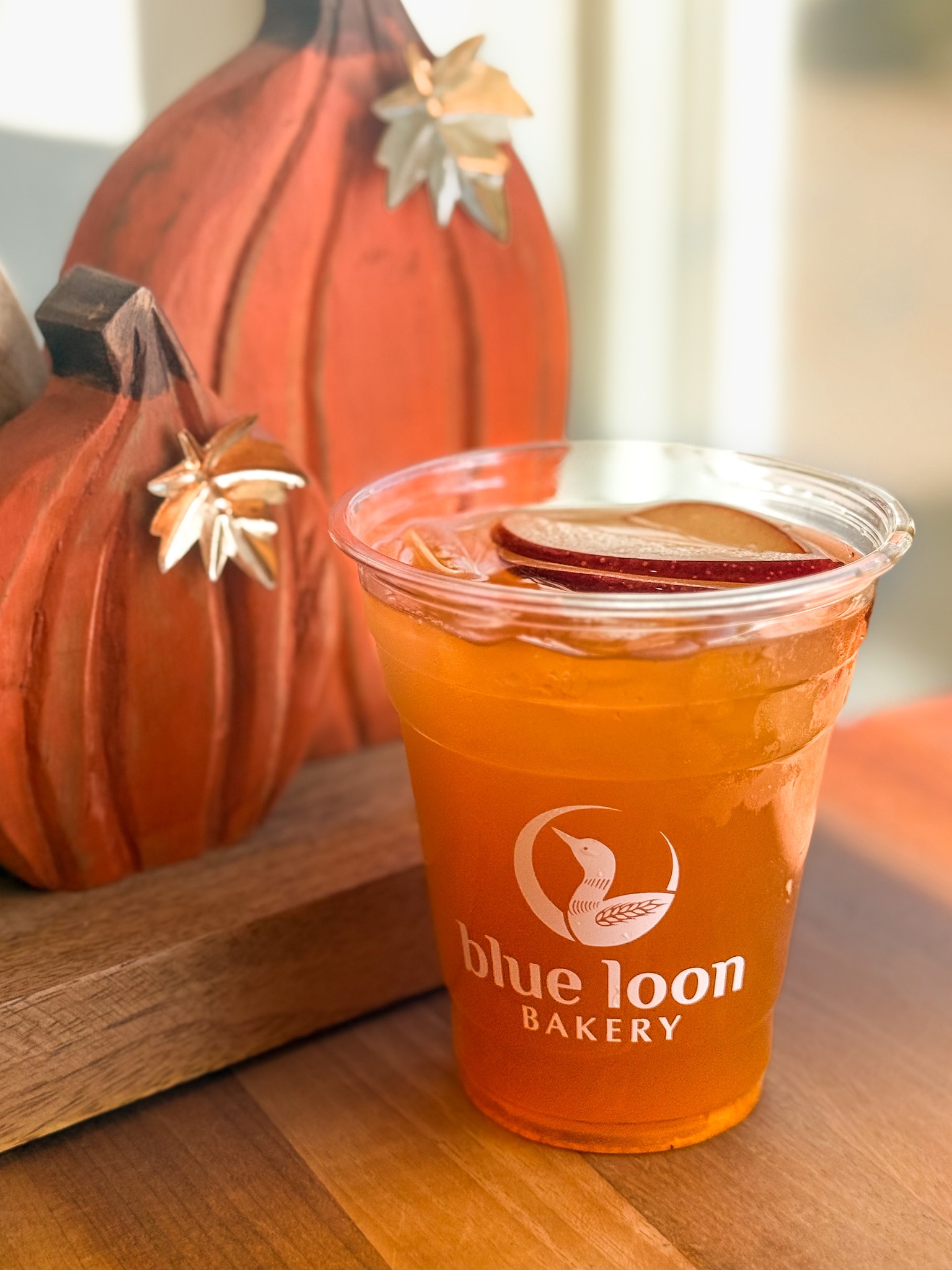 We have a new fall drink—the Autumn Palmer—and we owe the idea to New London Town Administrator Ashley Seybold. 🍎🍂
She suggested an autumn twist on the classic Arnold Palmer, and we made it a little Blue Loon: local apple cider + iced cinnamon black tea + a touch of @hardinghillfarm maple syrup.
Naturally, around here, we’ve started calling it the Ashley Palmer. 😉
Come try our newest fall sip—and thanks for the inspiration, Ashley! 💙