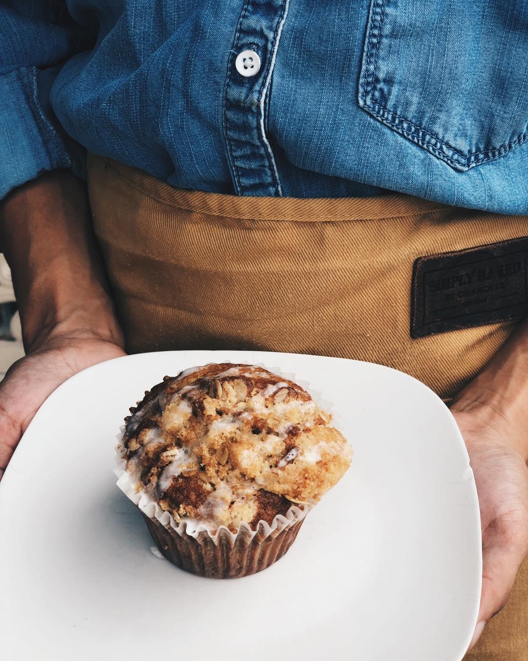 Muffins are available every day in the case! (*Flavors vary.) We’ve had blueberry crumb, strawberry rhubarb & even chocolate orange! (+ more)
These & a cup of coffee to go make for the perfect Monday morning breakfast on-the-go. 🏃🏽♀️
Swing on by! Our doors open at 7! ☕️
___
#bakery #417food #trlakelife #BransonVacation #bransonmo #bransonmissouri #branson #417