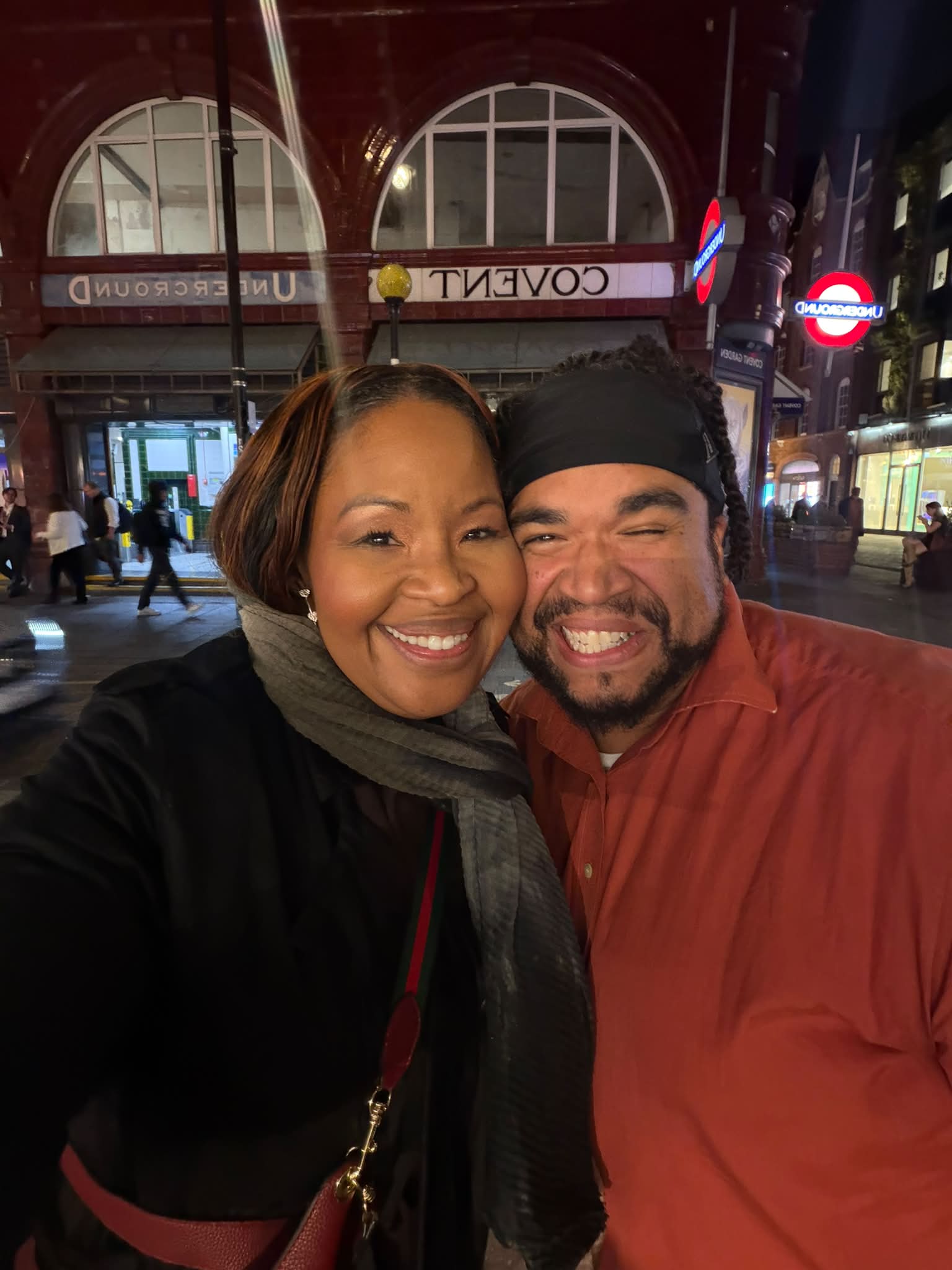 When in #London you call your friends singing in town and ask “Where you at???” Love me some Chaz!!!! @pagliacci2007 Check him out at @englishnationalopera in there production of Tosca. Mario! Mario! MAAAARIOOOOO!