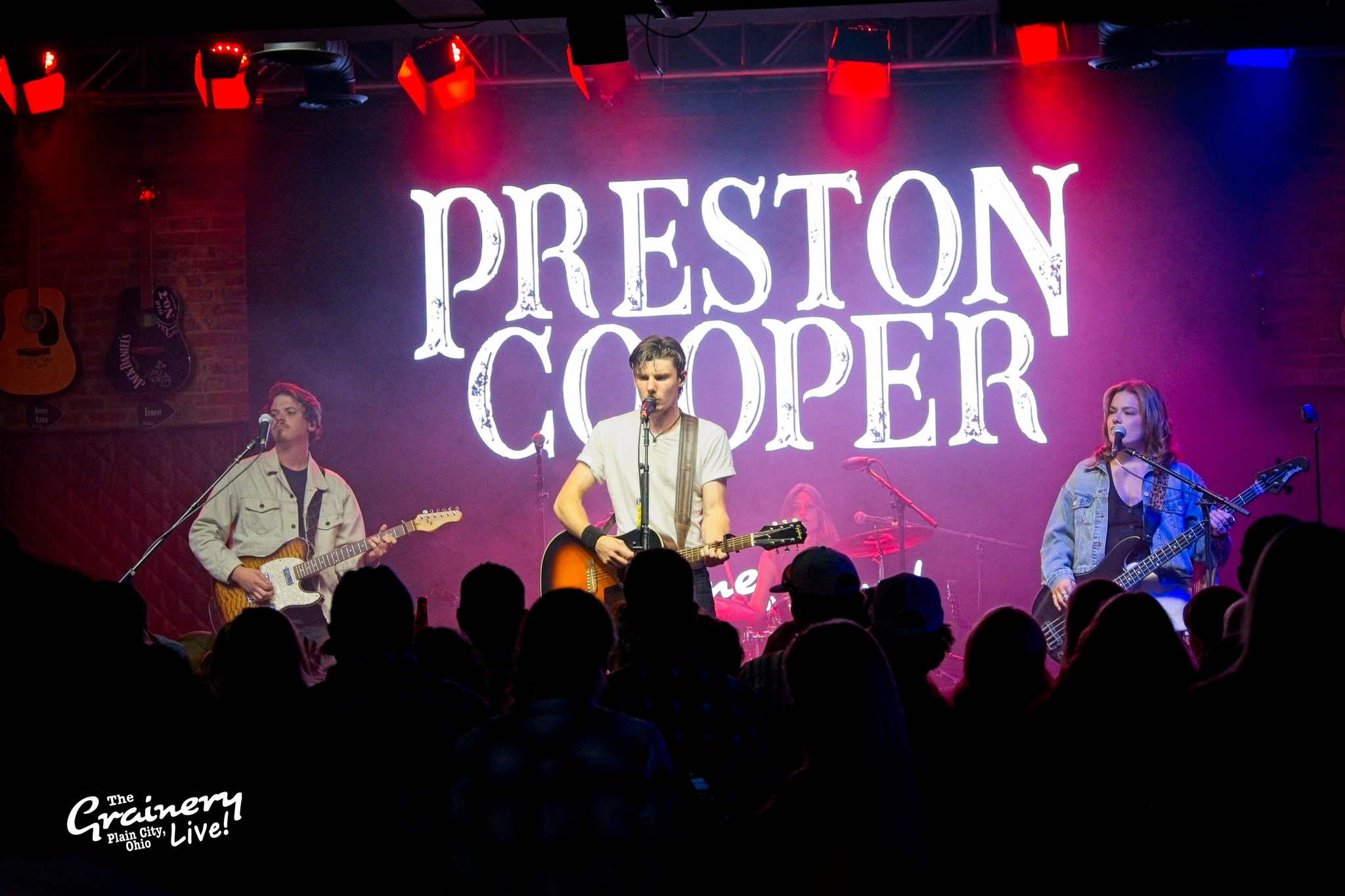 @prestoncoopermusic absolutely bringing it!!
This is what a night at The Grainery is supposed to look like.
w/@asherurbanofficial
#TheGrainery #PrestonCooper #PlainCityOhio #LiveMusic #NashvilleNights