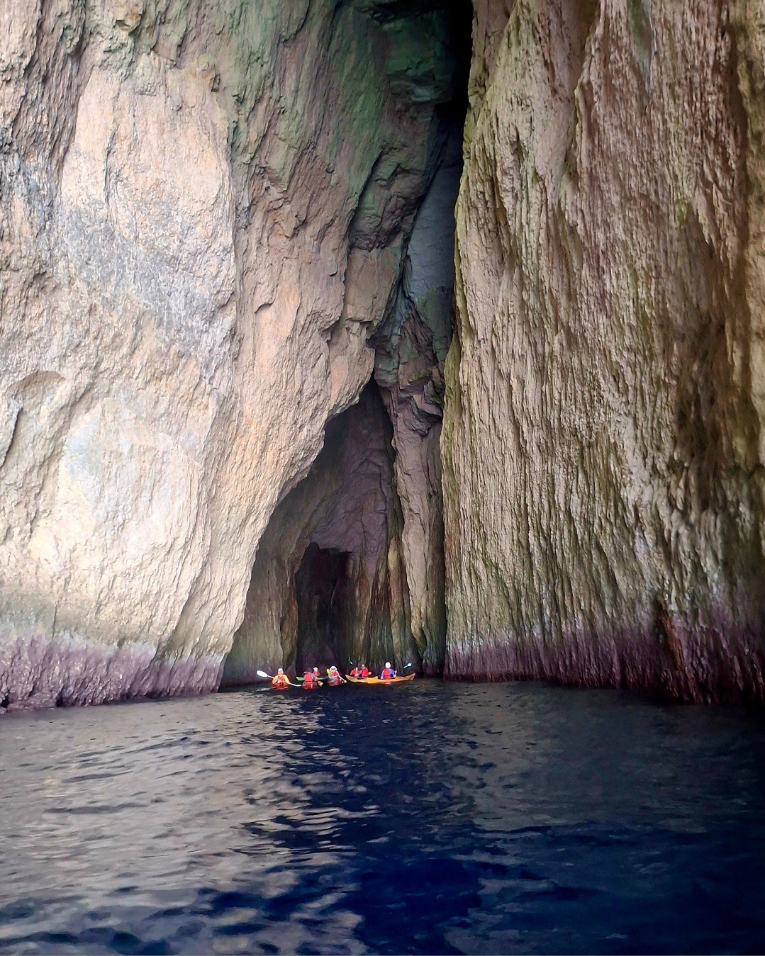 Day 2 in Gozo with Crew Catalonia ๐ถ๐
.
.
.
#kayakadventure #kayakgozo #visitgozo #caves #gozokayak