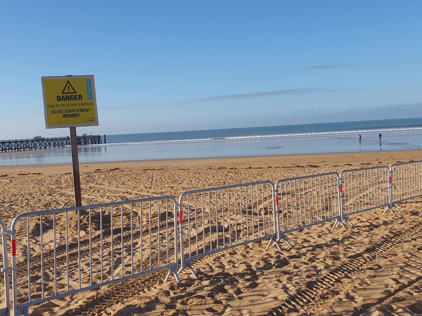 INFORMATION IMPORTANTE
En raison de la préparation du feu d’artifice de ce soir, notre parking et la zone de surf sont exceptionnellement fermés.
Merci de votre compréhension