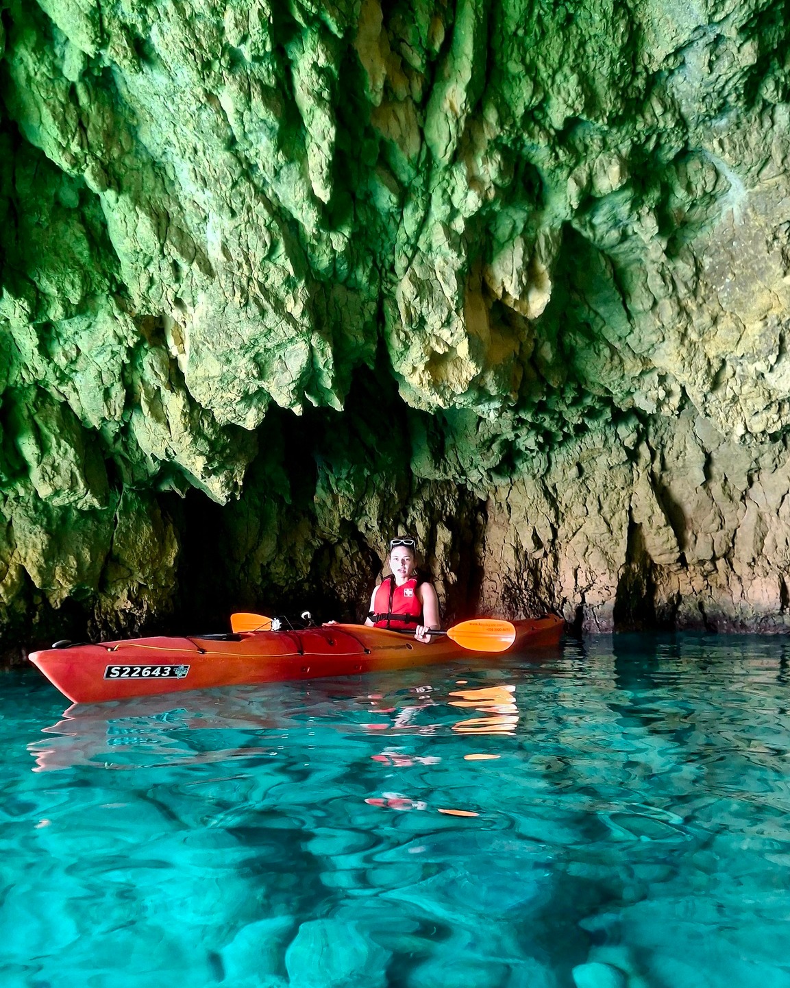 ๐ธ Picture of the Week ๐
Turquoise waters, cave shadows, vibrant greens, soft purples and touches of golden light โ natureโs colours at their most beautiful. ๐๐๐โจ
.
.
.
#kayakgozo #kayakadventure #visitmalta #cave #CrystalClearWater #nofilters