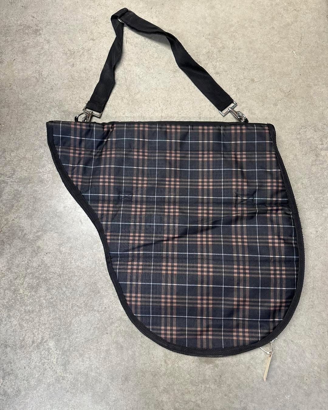 PADDED SADDLE BAG
Condition: NWOT
Size: O/S (english saddle)
Price: $50
More selection available in store.
Call or PM to make your appointment today or join us during our open hours.
#Horse #tack #consignmenttack #horses #used #secondhand #windsum #windsumconsignment #tackstore #tackforsale #horsetackforsale #aqha #dressage #dressagehorse #dressagerider #dressagepony #dressagetraining #dressagehorses #dressageriding #dressagehorsesofinstagram