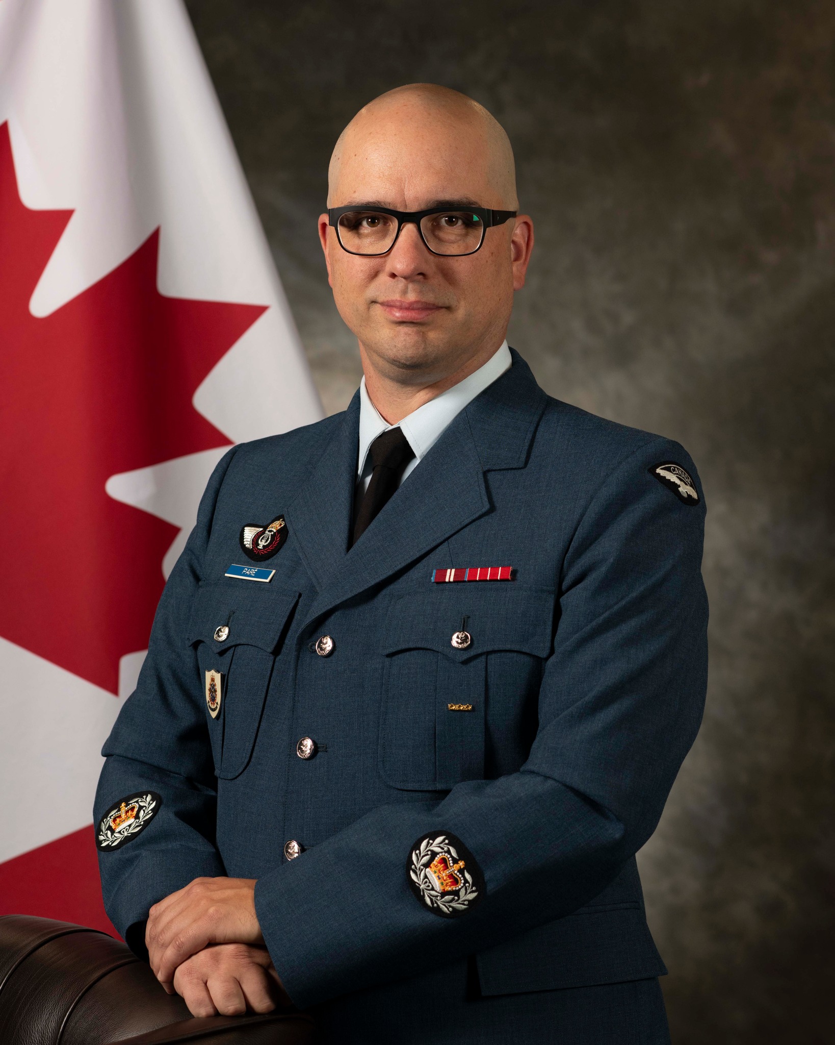 Please join us in welcoming MWO Simon Paré to 17 Wing. Discover the experiences, achievements, and passions that have shaped his remarkable career.
Read the full profile: www.17wingvoxair.com/post/welcome-mwo-simon-paré
___________________
Nous vous invitons à vous joindre à nous pour souhaiter la bienvenue à l’adjudant-maître Simon Paré au 17e Escadre. Découvrez les expériences, les réalisations et les passions qui ont façonné sa remarquable carrière.
Lisez son profil complet : www.17wingvoxair.com/fr/post/welcome-mwo-simon-paré