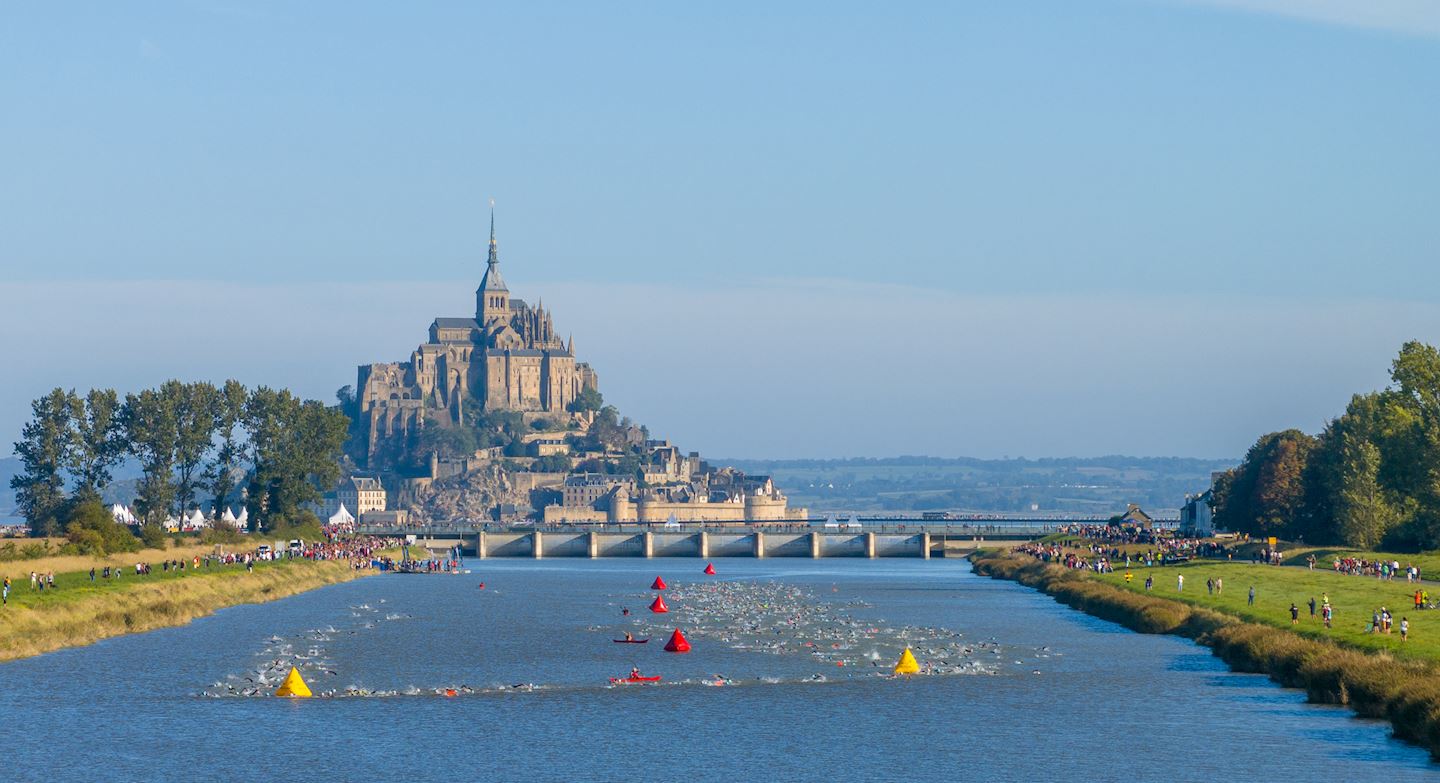 🏊♂️🚴♂️🏃♂️ LE BAYMAN EST DE RETOUR !
Le célèbre triathlon revient au Mont-Saint-Michel pour une nouvelle édition ! 🔥 Des athlètes venus relever un défi hors norme vont une nouvelle fois nager, pédaler et courir dans le cadre exceptionnel de la baie.
Et pour l’occasion, les commerces locaux se mettent aussi à l’heure du Bayman ! 🍽️ @lafermesaintmichel propose notamment un Menu spécial athlètes, idéal pour faire le plein d’énergie autour de l’événement. 💪
📍 Mont-Saint-Michel
🏊♂️ Natation • 🚴♂️ Vélo • 🏃♂️ Course à pied
#Bayman #Bayman2026 #MontSaintMichel #Triathlon #LaFermeSaintMichel #Sport #Normandie #Bretagne #ActuLocale
