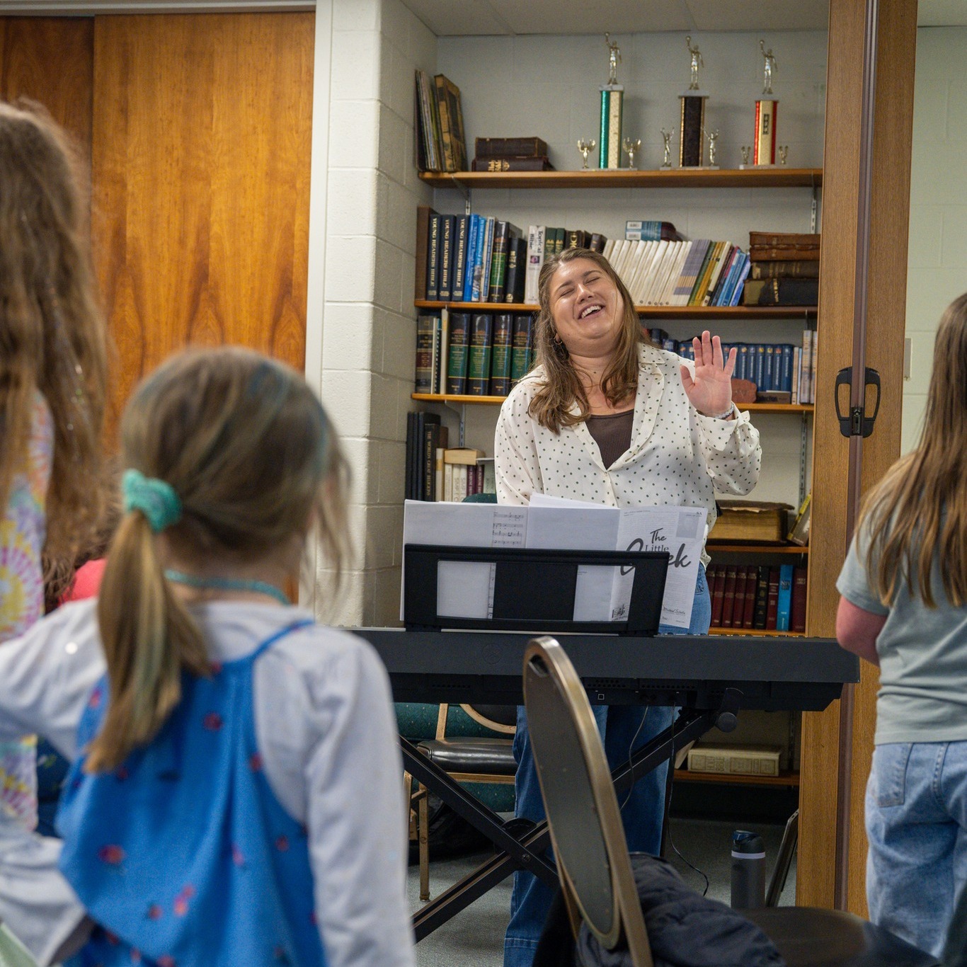 Registration deadlines are approaching for our Newport County Youth Chorus! 🗣️🎶
Sign up now, all are welcome. Not sure if you’re ready to join? Our Open Class and Bring a Friend day is right around the corner, on Thursday, October 8 at Calvary United Methodist Church, 200 Turner Road, Middletown.
We hope to see you all singing with us very soon!
-
##childrenschoir #YouthChoir #newport #rhodeisland #youthprogramming