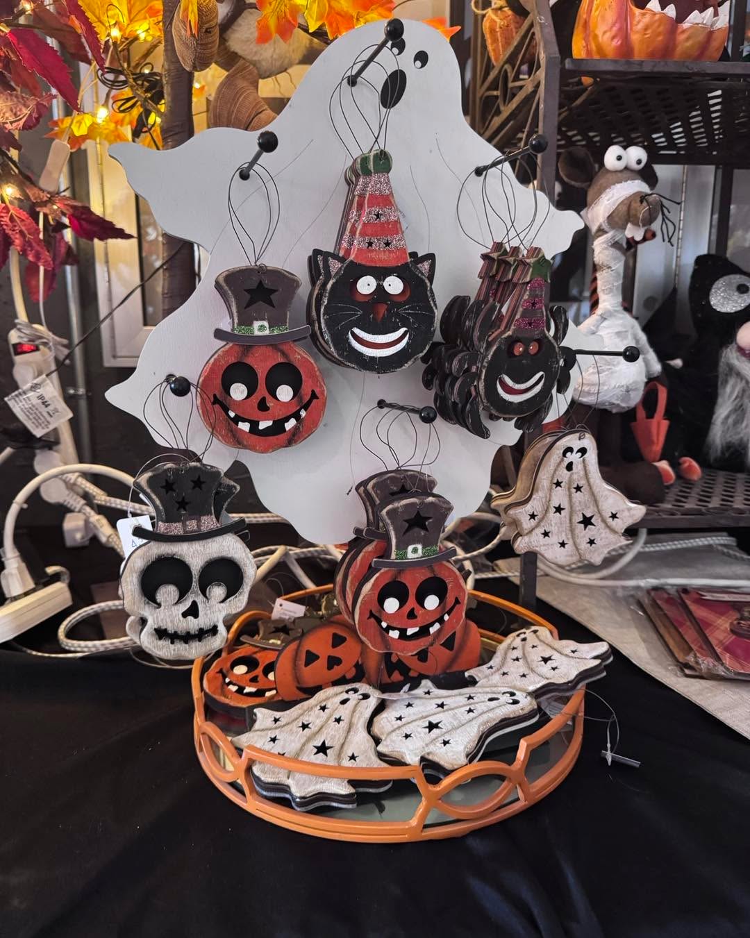 A little peek at what’s coming to Valley Vista 👀🍂
One of our favorite things about Briar Patch is seeing what our vendors bring to each market. There’s always something that makes us stop and say, “Okay, I need that!”
Swipe through a few finds you can shop October 16–17 at Valley Vista High School in Surprise.
Which one caught your eye? Tell us below! 👇