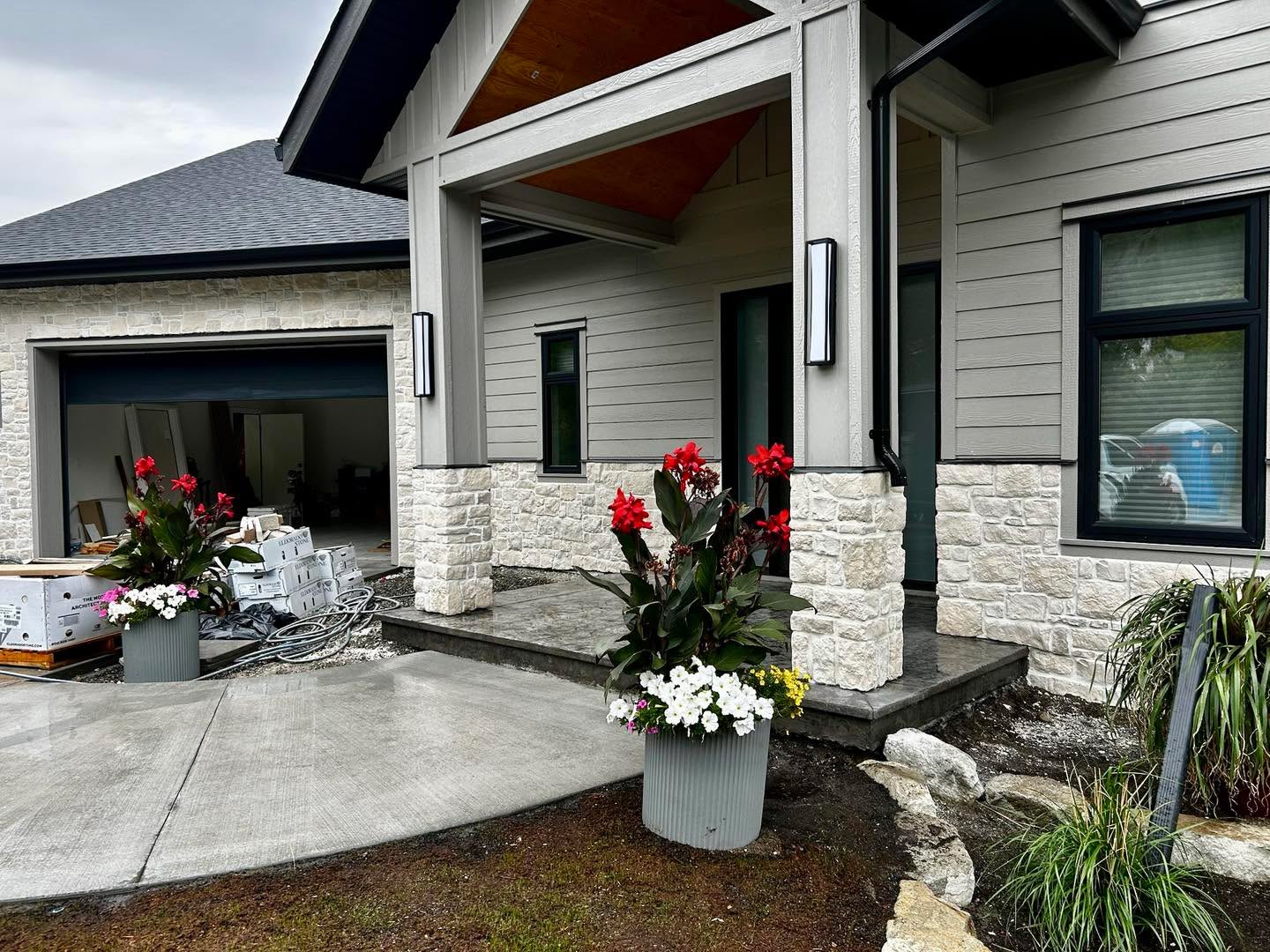 Some recent work you might like, maybe even take some inspiration from. This is the sort of stuff we’d love to discuss with you.
#StoneVeneer #stonemasonry #masonry #stonework #manufacturedstone #eldoradostone #EldoradoStone #blackdiamondmasonrytotallyrules