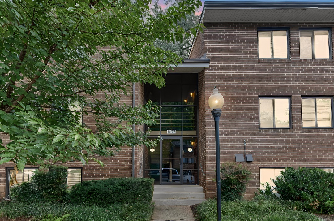 ๐๐ก COMING SOON IN RESTON, VA!
A new 1-bedroom, 1-bathroom condo rental is getting ready to hit the marketโฆand We Photo Homes LLC was there to photograph it! ๐ธ
For condos and smaller properties, professional photography is especially important. Every angle matters. Our goal is to capture the space in a way that feels bright, inviting and true to the property while highlighting the features prospective renters want to see.
๐ธ Professional Real Estate Photography by We Photo Homes LLC
Whether you're marketing a luxury home, townhouse, condo or rental property, every listing deserves photography that makes a great first impression.
๐ Property Managers & Realtors: Have a rental coming soon?
Let us help you get it ready for market.
๐ Reston, VA
๐ธ We Photo Homes LLC
๐ก Serving Northern Virginia, Maryland & Washington, D.C.
Stay tuned-this Reston rental is COMING SOON!
#WePhotoHomes #RestonVA #RestonVirginia #RestonRentals #RestonRealEstate #ComingSoon #CondoForRent #VirginiaRentals #NorthernVirginiaRealEstate #RealEstatePhotography #RentalPhotography #DMVRealEstate #PropertyManagement #RealtorMarketing
