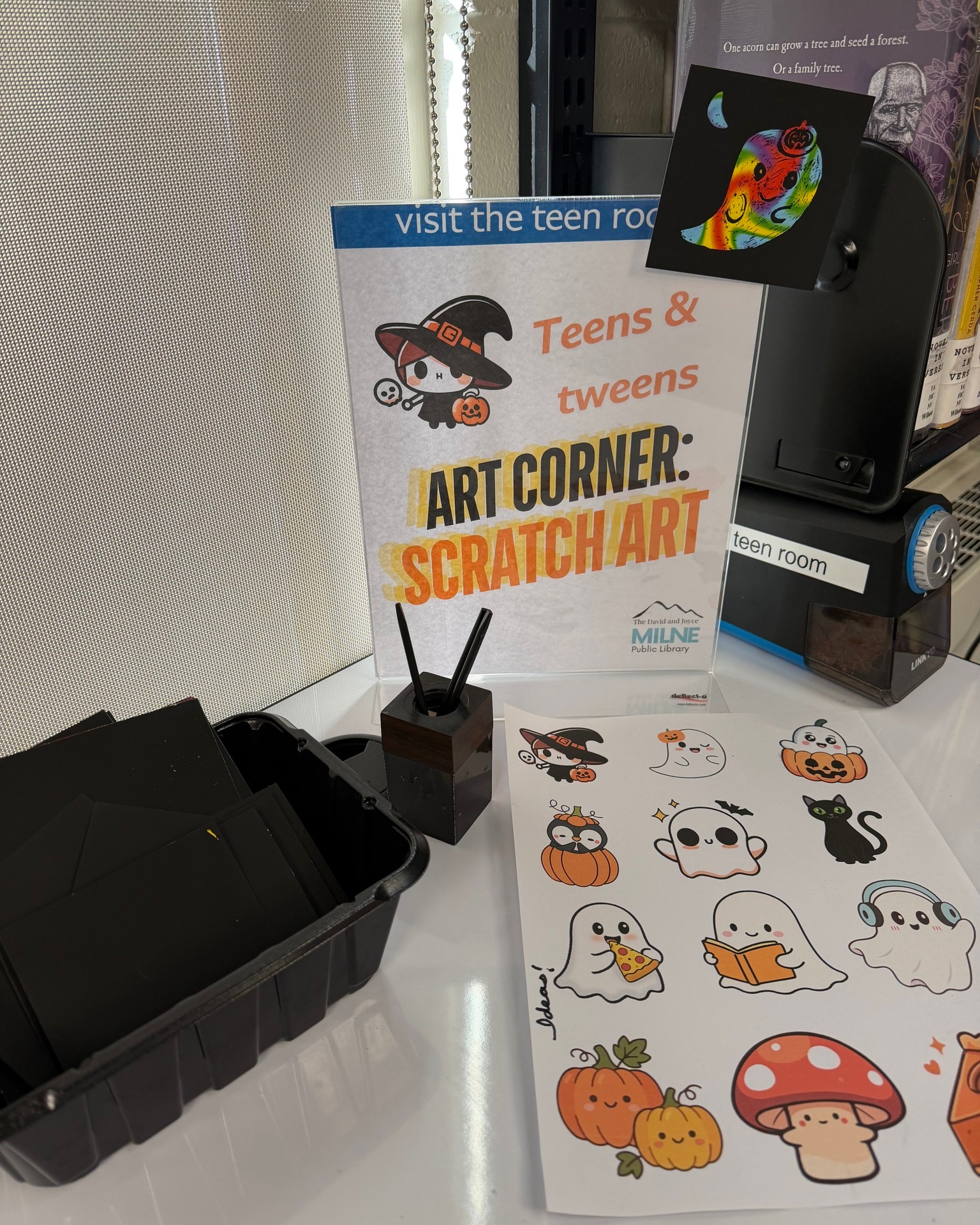 Tweens and Teens! It’s a new month, which means it’s a new art corner in the Teen Room. Stop in during October to make your own scratch art which is Halloween-themed 🎃 (or whatever you want to make)!
#library #art #programs