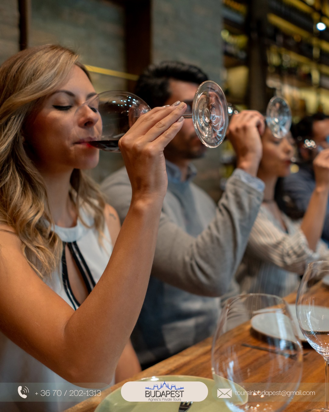 Já imaginou provar o "vinho dos reis" direto da fonte, em uma adega centenária? 🍷
A região de Tokaj é um verdadeiro tesouro escondido. Passear por esses vinhedos mágicos e descer nas adegas esculpidas na pedra vulcânica é como entrar num outro mundo. O cheiro da terra e a cor dourada do vinho na taça trazem uma paz absoluta. ✨
Amo quando sentamos com os produtores locais. Conversar em português com vocês enquanto degustamos o famoso vinho Aszú, doce e perfeitamente equilibrado, e trocamos histórias de vida... isso é o que torna tudo especial. ❤️
O sabor desse néctar e a energia dessa terra não podem ser capturados em uma foto. É uma vivência tão rica e deliciosa que seria um verdadeiro pecado você vir à Hungria e não sentir isso na pele!
Vamos brindar à vida juntos em Tokaj? Me chame no WhatsApp ou acesse nosso site (link na bio) para agendar sua experiência! 👇
#BudapesteParaBrasileiros #Hungria #Tokaj #VinhosDaHungria #ViajarPelaEuropa #TurismoComGuia #ViagemDosSonhos #ExperiênciaAutêntica #GuiaEmBudapeste #EuropaCentral #DescubraAHungria #PasseioPrivativo #Enoturismo #ViagemGastronomica #BudapestPrivateTours #VinhoAszu