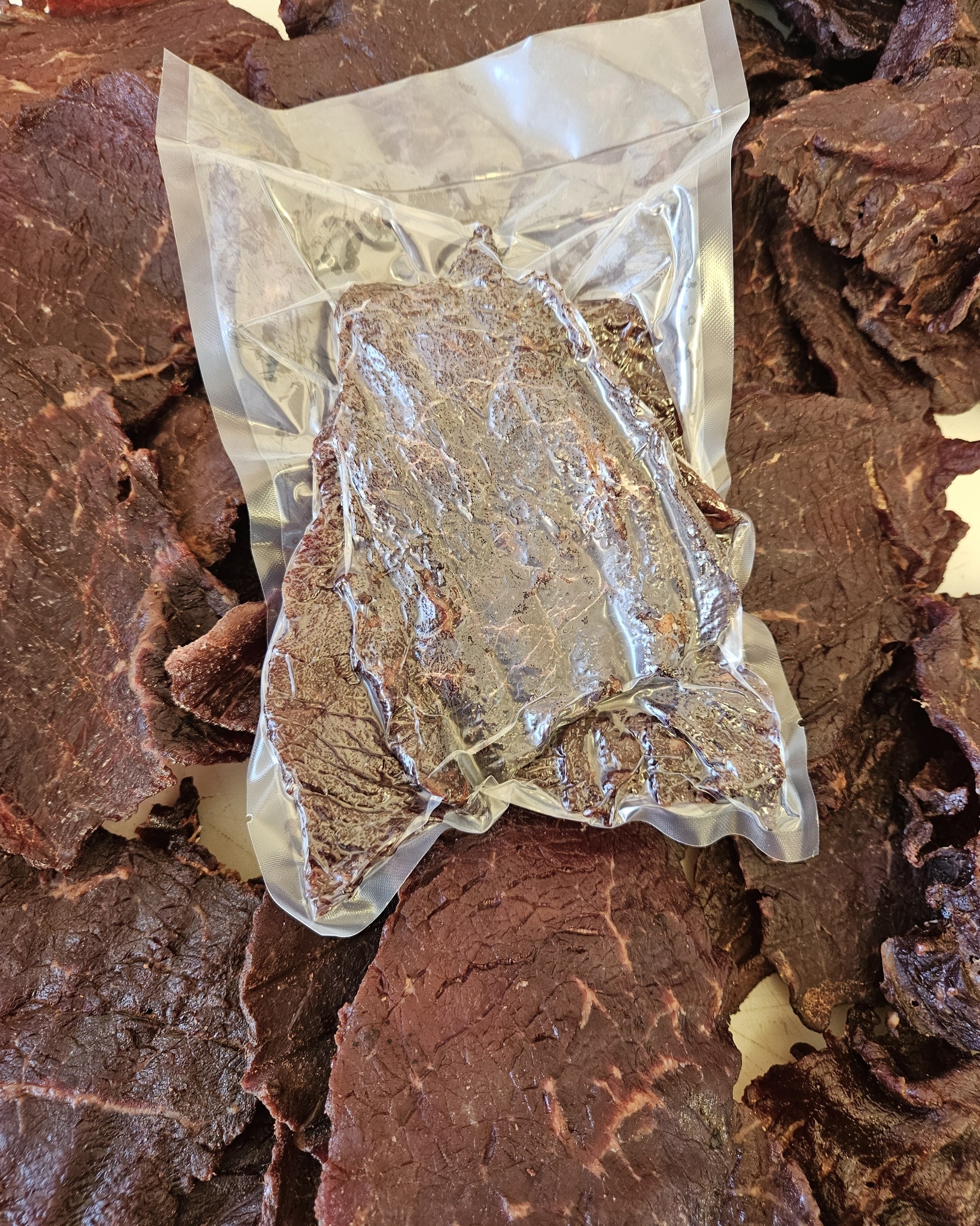 Jerky is here! 🥩🔥
We made beef jerky. Smoky, flavorful, made from scratch with real ingredients.
Two flavors:
🍯 Honey Garlic
🧂 Cracked Pepper
$20 per bag. Grab one next time you're in.
📍 3795 Island Hwy N, Campbell River
Open Wed–Sun, 11am–6:30ish
#SaltLickBBQ #CampbellRiver #VancouverIsland #WoodSmoked #BeefJerky #ShopLocalCR #CampbellRiverEats