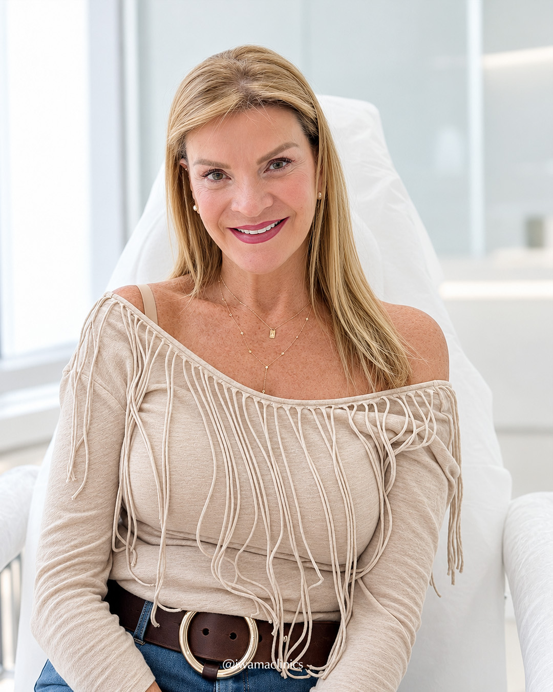 If you’re over 30, you may have already noticed a subtle loss of lip definition.
It usually happens gradually.
Your lips may not actually be getting smaller, but when the border softens and the natural color fades, they can start to look that way.
The goal is not to create a different lip.
It’s to bring back soft color and definition in a way that still feels completely like you.
Natural. Balanced. Gently brought back into focus.
With care,
Iwama Clinics 🤍
📞 (754) 232-7960
🌐 priscilaiwama.com
📱 App: Priscila Iwama
#lipsdermopigmentation #lipbrush
#lipblushing #lipblush #iwamasensitivetechnique #naturalmakeup #lipcare #lipmicropigmentation #permanentmakeup #iwamaclinics #priscilaiwama #lipdermopigmentation #lips #lippigment #bocaraton #dermopigmentation #naturalresults