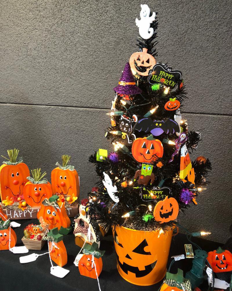 Hello Briar Patch Friends!�
Your next favorite find is waiting at the Patch! 🍂🛍️
Briar Patch Marketplace is coming to Valley Vista High School in Surprise this Friday and Saturday, October 16–17—and we’d love to see you there!
Bring your shopping buddy and spend some time discovering handmade treasures, fall and Halloween décor, jewelry, sweet treats, unique gifts, and more from our wonderful vendors and small businesses.
Find that finishing touch for your fall decorating, get a head start on holiday gifts, or treat yourself to something you weren’t expecting to love. That’s part of the fun of shopping the Patch!
PLAN YOUR VISIT
📍 Valley Vista High School
15550 N. Parkview Place
Surprise, AZ 85374
🌻Friday, October 16: 9 AM–5 PM
🌻 Saturday, October 17: 9 AM–4 PM
✨ Free admission & free parking
🛍️ Indoor + outdoor shopping
FINDING US
The easiest way to reach us is from Parkview Place, accessible from either Greenway Road or Bell Road. Look for our vendors inside the cafeteria and outdoors in front of it, including around the round ramada.
MAKE IT A SHOPPING DATE!
Visit our Facebook event, mark yourself as “Going,” and invite a friend to join you!
https://www.facebook.com/share/1MHqnJe8AK/?mibextid=wwXIfr
Thank you for making Briar Patch part of your fall traditions and supporting the small businesses that make every market special.
We’ll see you at the Patch! 🌻
The Briar Patch Marketplace Team