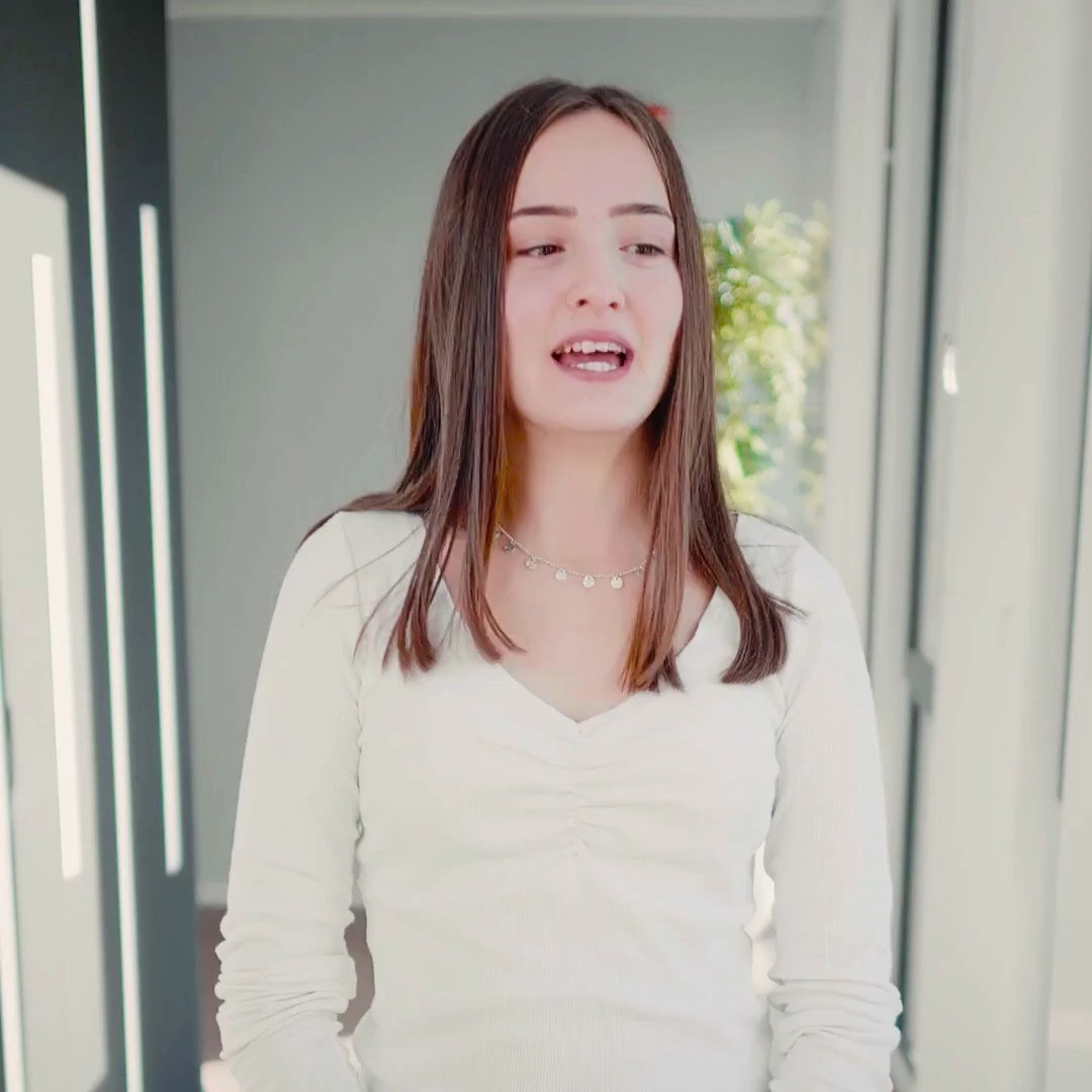 Du fragst dich welche Zahnspangenarten es alles gibt? Bei uns gibt es die Antwort:
➡️ Herausnehmbare Zahnspange
➡️ Feste Zahnspange
➡️ Invisalign
Mehr Informationen gibt es in unserem Video für euch. Noch Fragen? Meldet euch gerne bei uns! 😍
#Zahnspangenarten #kieferorthopädie #hildesheim #drklinker #kieferorthopädischebehandlung #zahnspangen #kieferorthopädiehildesheim