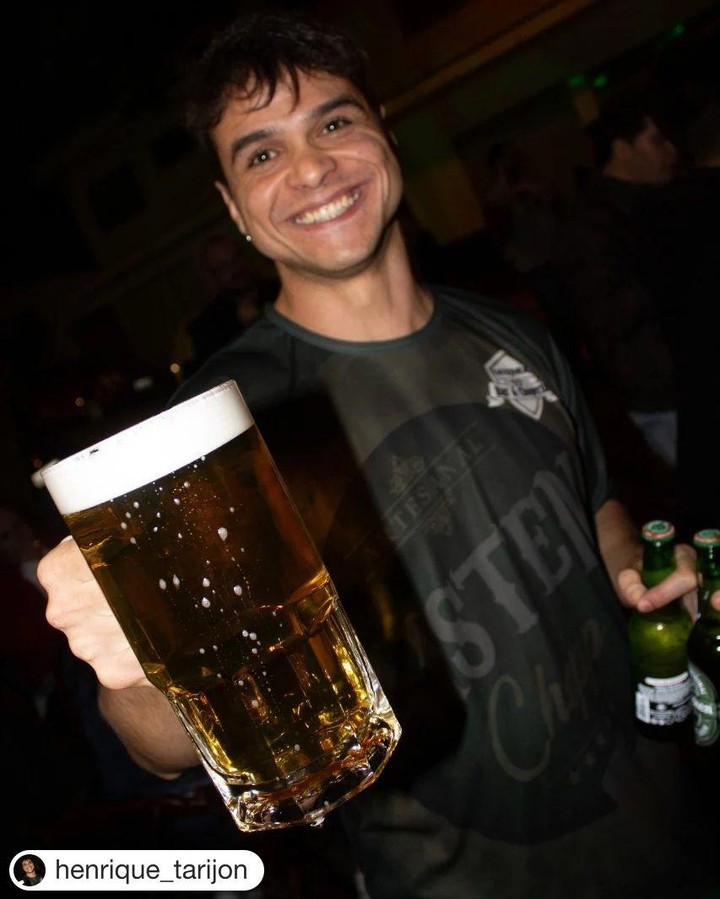 Vamos com o #repost do @henrique_tarijon para avisar que no @catedral.barechoperia tem muito Chopp Aisten, como deve ser!
Acesse o nosso site e conheça mais!
aistenchopp.com.br
Aisten. O chopp como deve ser!
#chopp #pilsen #choppaisten #choppdodia #choppartesanal #cervejaartesanal #cervejas #bebamelhor