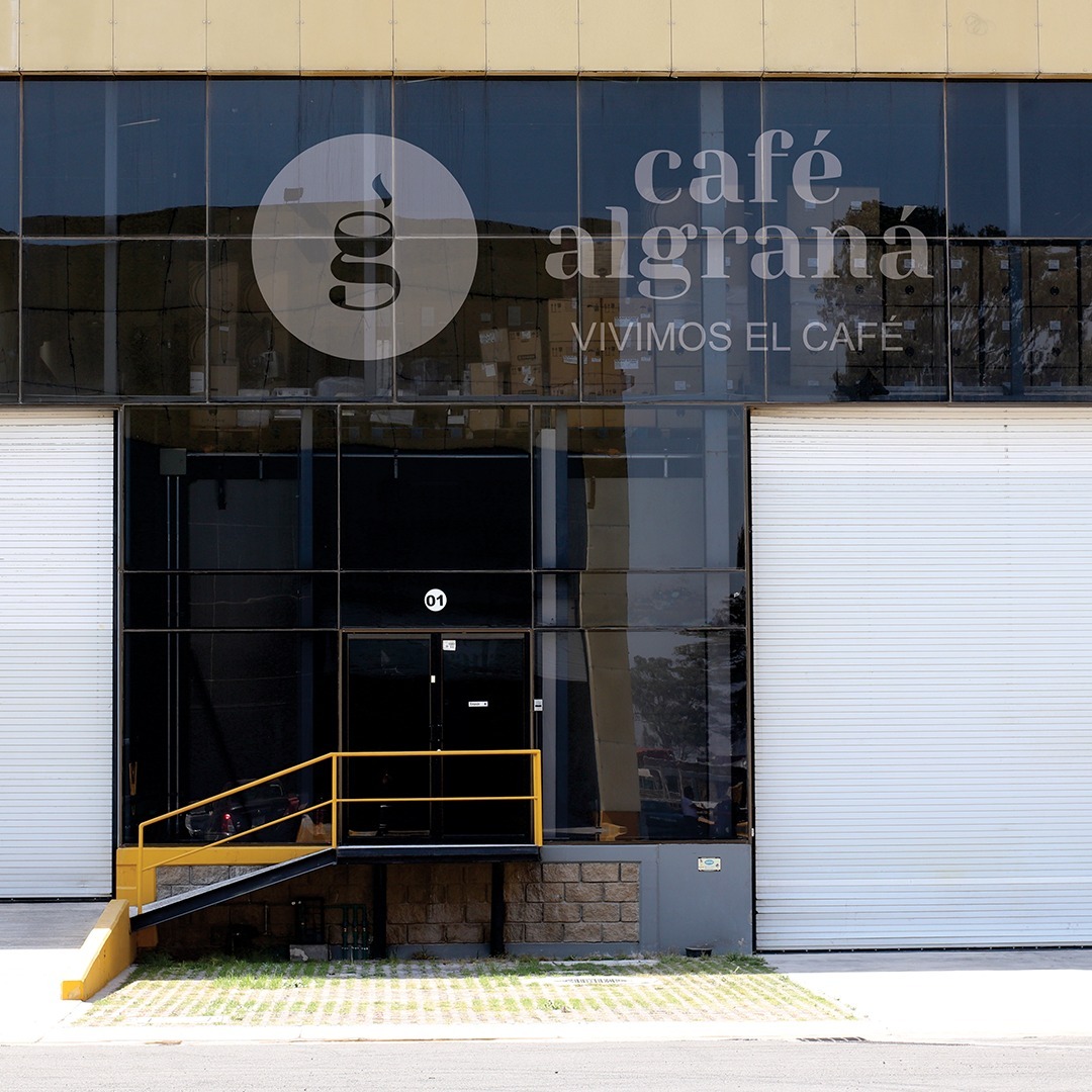 Conoce nuestro showroom 📍y accede a una degustación personalizada.
¡Te esperamos! 😊
Car. Lechería-Los Reyes Km. 23+500 Bodega 1, Texcoco, Edo. Méx, CP. 56203. México.
Expertos en el sector HORECA.👌
#CaféAlgraná #KALERM #mezclasdecafé #serviciotecnico.