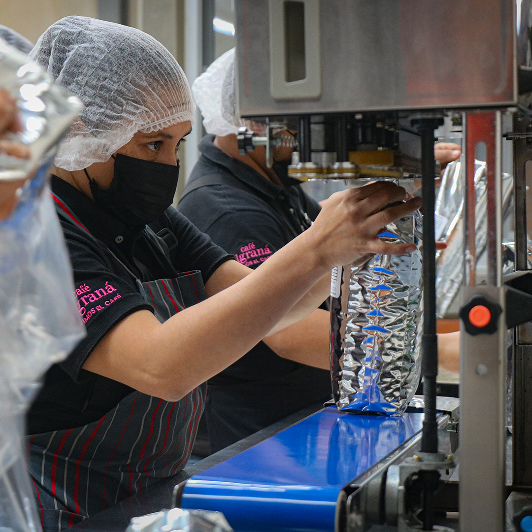 Compromiso y amor por el café en cada momento. ✨
Máquinas de café | Mezclas de café | Servicio técnico
¡Confía en #CaféAlgraná! ☕
#torrefactoramexicana #cafédecalidad #expertosencafé #HORECA