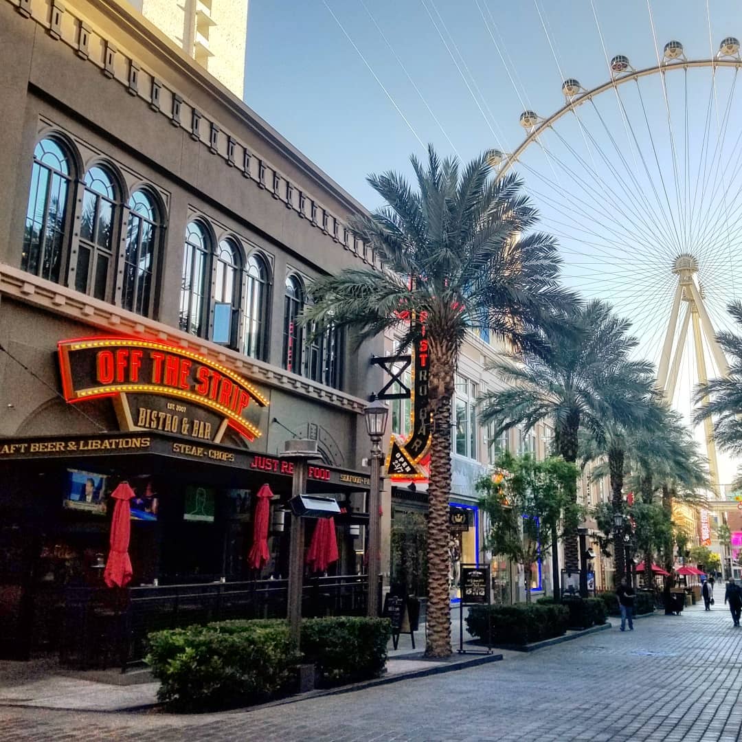 Viva Las Vegas ☀️ 7 am has never looked so good.