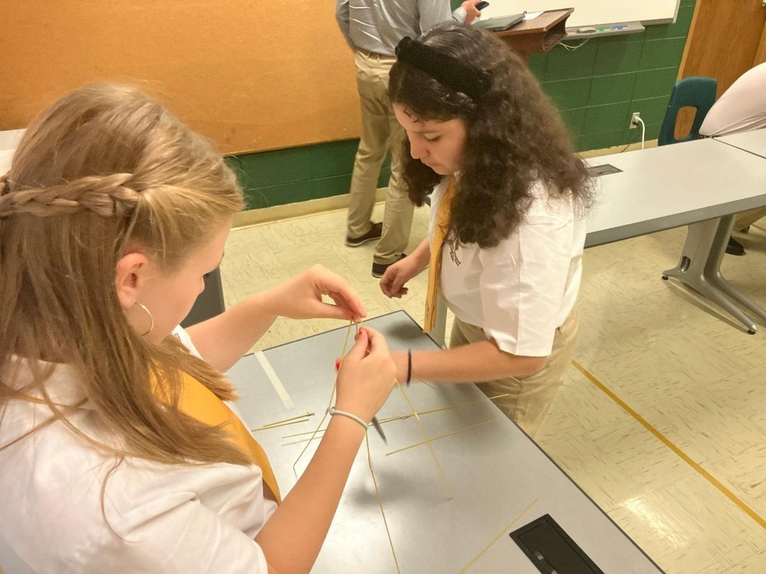 We love partnering with our Lutheran grade schools. Here we have Ailyn who was the valedictorian of her 8th grade class at @mtcalvaryschool and Kylee who was the valedictorian of her 8th grade class at St. Paul’s Lutheran school in West Allis. They are working on a team-building exercise to build the tallest tower with limited supplies.
#lcms #lutheraned #lutheranschools #classicaled #education #highschool #ccle #classicallutheranschools