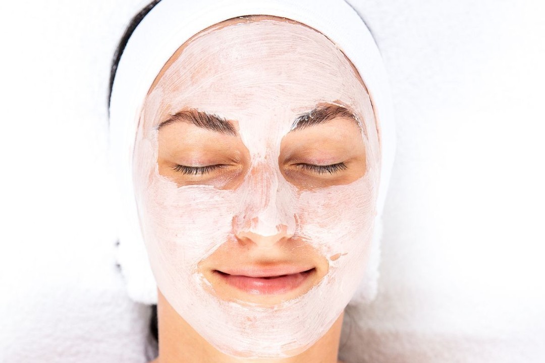 In our busy lives, self-care often takes a backseat, but there's one indulgence that can both pamper your skin and nurture your mind and spirit – the spa facial. Get in touch to learn more about these brand-new Zenkai options!
📸 via @vanessameganskincare
.
.
.
.
.
#woodend #macedonranges #gisborne #kyneton #regionalvictoria #macedonrangesnaturallycool #daylesfordmacedonranges #daylesfordmacedon #zenkai #zenkaihealth #zenkaiwoodend #chinesemedicine #traditionalchinesemedicine #fertility