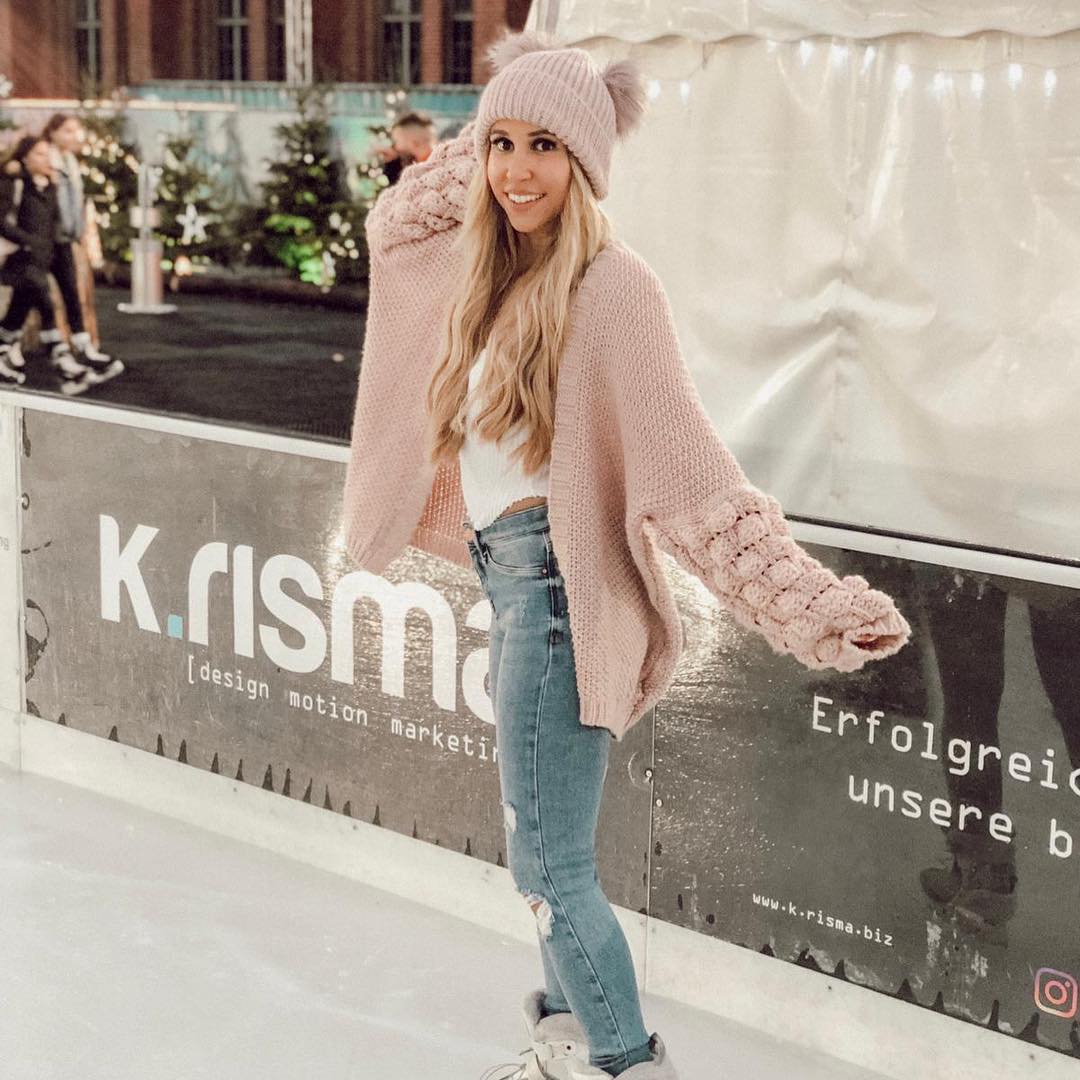 Dieses Jahr durften wir uns für die Lokhalle in Göttingen um die Werbemittel der „EISZEIT“ kümmern. Ab jetzt, bis Anfang Februar, könnt ihr auf dem Eis bei der Lokhalle Eure Runden drehen. #krisma #design #motion #marketing #göttingen #eiszeit #lokhalle #werbung #sponsor #schlittschuhlaufen #werbeagentur #winter #bande #beauty #photo #photos #pic #pics #socialsteeze #picture #pictures #snapshot #art #beautiful #instagood #picoftheday #photooftheday #color