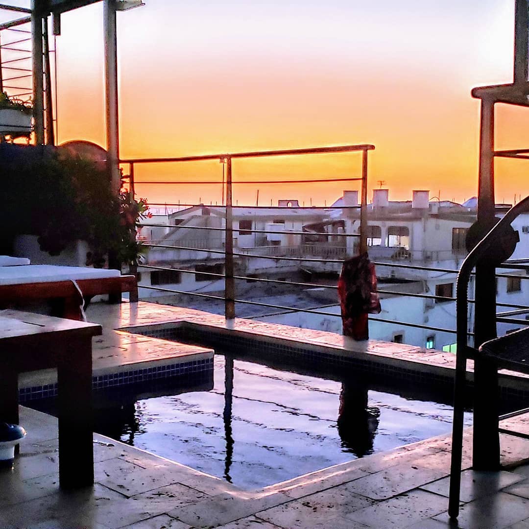 Finally had a down day and we enjoyed it pool side reading and drinking some bubbly until the sunset. Resting up before our 40 km, four day hike through the jungle to find 'the lost city' just outside of Santa Marta.
.
.
.
.
.
#sunset_lovers #travelphoto #travelgram #travelislife #travellingthroughtheworld #travelgrams #southamerica #sunsetlovers #sunsets #santamarta #southamericatravel #poolday #traveldeeper #sunset_pics #poolvibes #colombiatravel #travelnow #poolside #pooltime