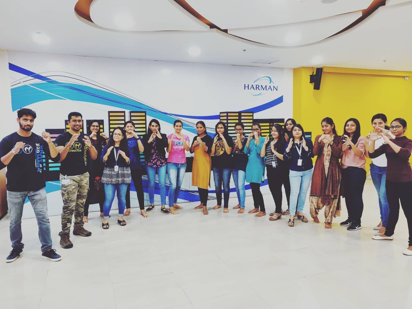 Corporate Workshop on Self Defense for Women at Harmon Technologies, Hinjewadi
A brief overview of what was taught:
- Protection against slaps, knife attacks
- Release from chokes, hand grabs
- Understanding stress and how to deal with stress during violent situations
- Survival Tips
- Demo of Advanced Techniques
Instructor: @solidshieldcombatfitness
#kravmaga #iukmf #kravmagaindia #kravmagapune #selfdefenseinindia #selfdefenseforwomen #selfdefense #kickboxing #boxing #streetfighting #ultimatekravmaga #shatrunashak #womeninbusiness #selfdefensetraining #survival #fight #survive #womenempowerment #womensday #training #corporatetraining #fighttraining #mma
#kravmagatraining #kravmagagirls
@vickykapur_s @krav_maga__ultimate_