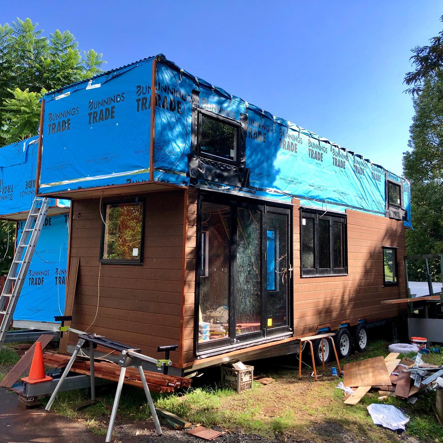 28th March 2019… Progress! Framing, cladding, roof, doors and windows.
#Tinyhouse #comingsoon #tinyhome #tinyhomeonwheels #tinyhomebuild #tinyhomeliving #adventure #tinyhouselife #livetiny #tinyhomes #beechmont #fyreflyretreat #visitscenicrim #australia #Scenicrim #visitfyreflyretreat