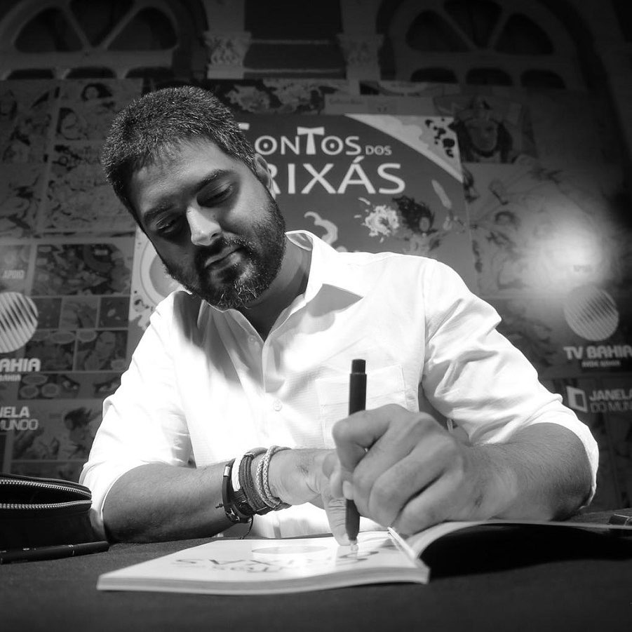 O talentoso quadrinista baiano Hugo Canuto acaba de ter seu HQ O Conto dos Orixás indicado ao prêmio Jabuti na respectiva categoria. Merecido. Hugo fez um roteiro original com respeito irrestrito à religião. Modernizou as divindades da vida e da natureza ancestral trazendo para o formato de super heróis e do HQ. Além de um belíssimo livro o autor da uma enorme ajuda no combate ao preconceito religioso. A indicação já é uma vitória. Hugo faz parte também da Bem Querer Consultoria. Para nosso orgulho.