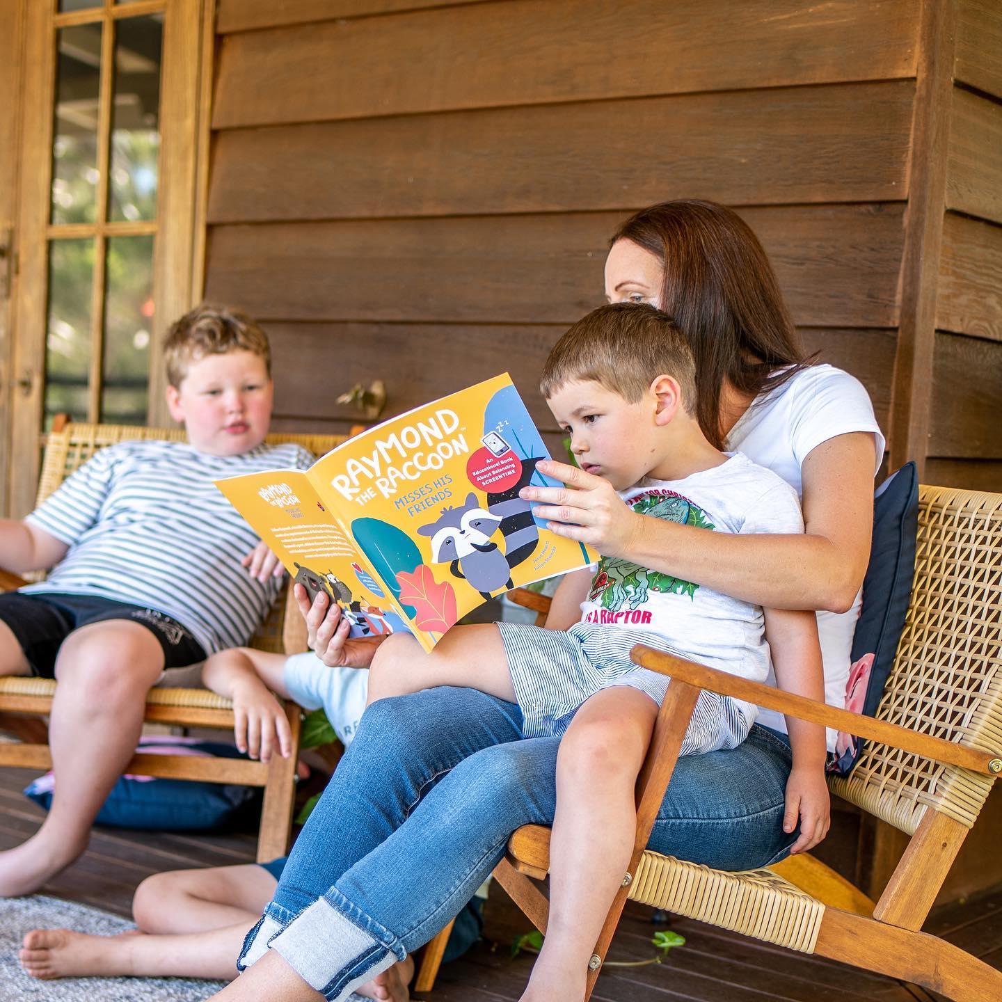 Are you looking for the perfect Christmas present? 🎁 RAYMOND THE RACCOON Misses His Friends – Available now! 💛 Link in bio
.
.
.
#raymondtheraccoon #education #book #childrensbooks #author #illustration #illustrator #raccoon #health #wellbeing #learning #teacher #educationalresources #Christmas #authorsofinstagram #illustratorsofinstagram #reading #bookstagram #bookstagrammer #teaching #australianchildrensbooks #aussiemums #australianmum #brisbane #australia