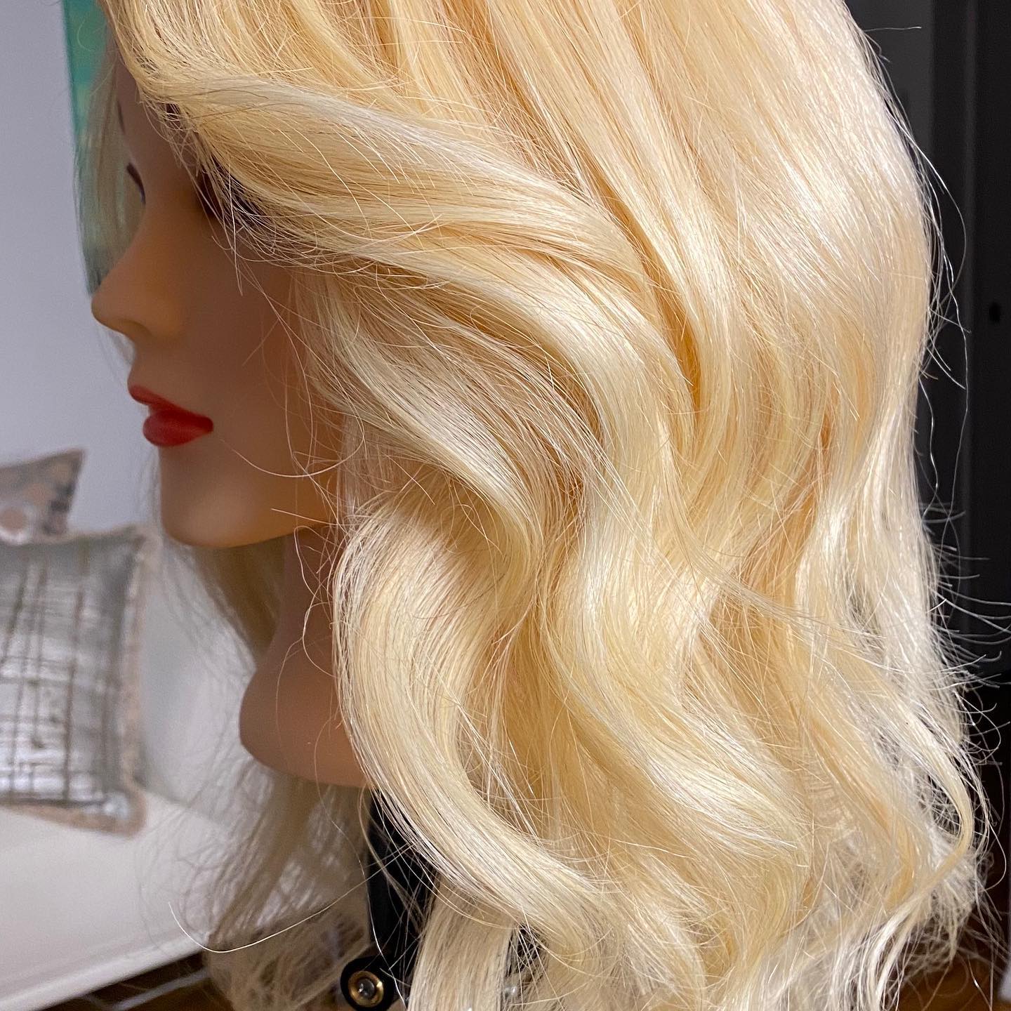 Love the Bounce!#hairextension, #hairextentions, #hairextensionist, #hairextensionsalon, #hairextensionsspecialist, #hairextensionsnyc, #hairextensionsnewyork, #besthairextensions