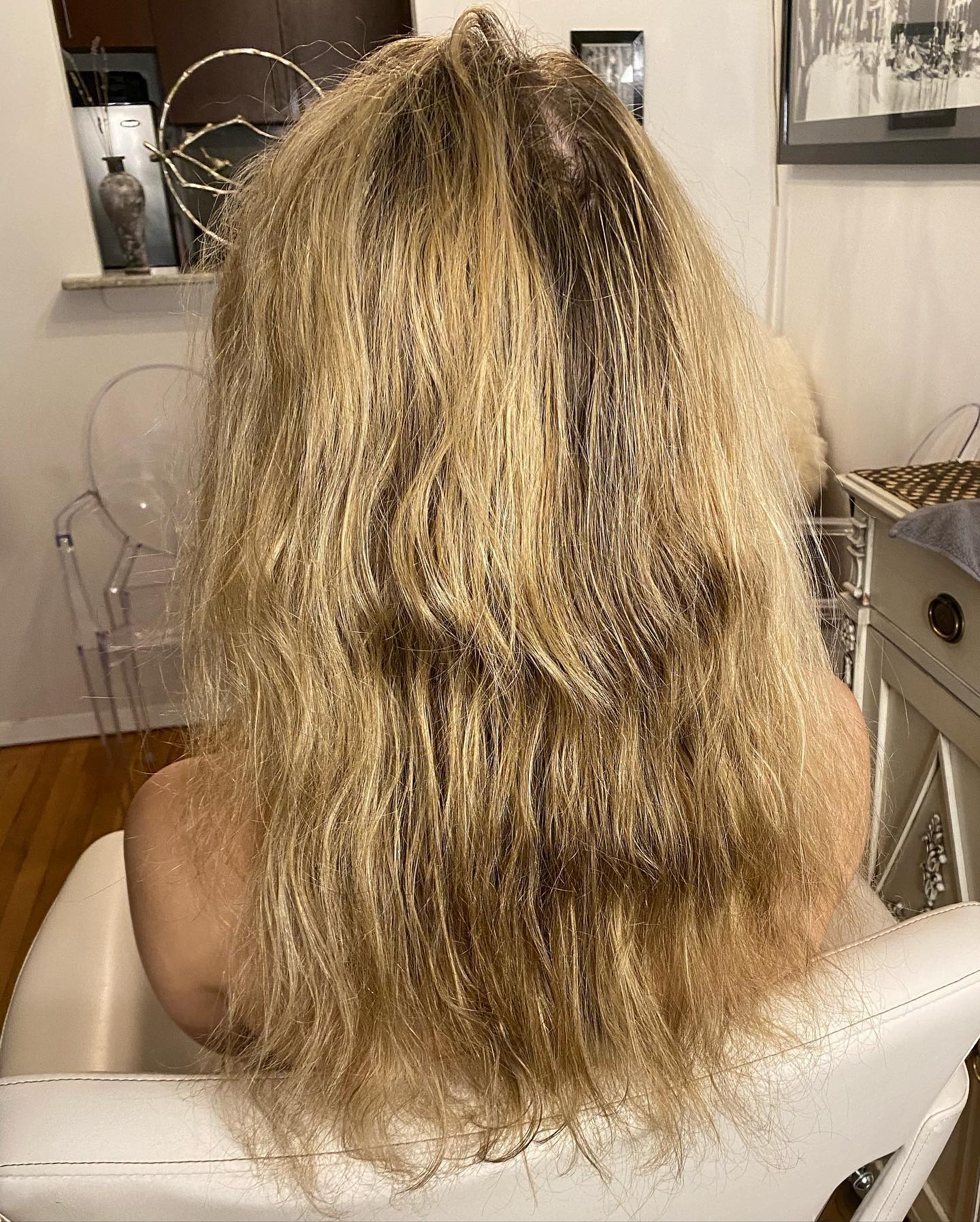 Does your halo hair extension not fit? Not match? Not blend? Too thick, too heavy, too straight?Custom-made halos solves these issues and more! Top quality hair blended to match perfectly. Contact through bio to schedule a complementary consultation. #halohairextensions, #halohairextensionsnyc, #customhaloextensions, #newyorkhairextensions, #hairextensionsnyc, #hairextensionist, #hairextensionsalon, #besthairextensions, #handtiedhairextension