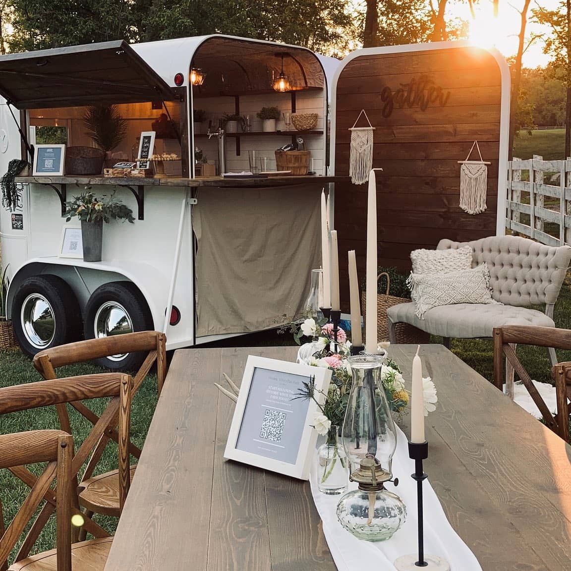 This weekend here at @charmatthefarm has been nothing short of amazing! We are super grateful to have partnered with some awesome vendors @thehiveco.cincy @theworkerbeetrailer @twomoonsfarmohio @dbmiller428 and curated this gathering space together. Ya'll are some seriously talented humans. Come on out to @charmatthefarm and say hi! 👋
Photo by: @wildbeestudiophoto
P.s. its been 3 days of sun + heat and @twomoonsfarmohio
Flowers still look gorgeous! #farmweddingvenue #farmtotable #cincywedding #cincinnatiweddingvenue #cincinnatiweddings