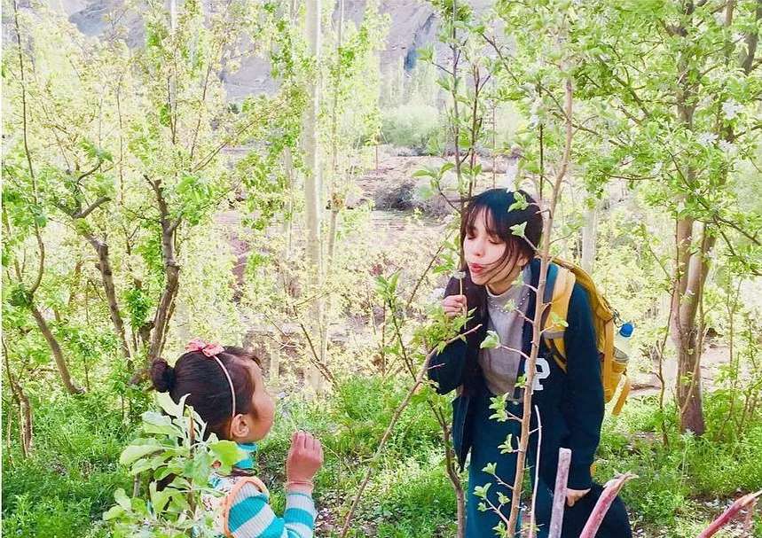 Travel Stories from Ladakh
.
.
I told little Norkit jokingly, "your wish will come true if you make a wish aloud while blowing the seeds of a dandelion ball". Her innocent heart didn't doubt a second as she went ahead to make a beautiful wish.
I thought, if wishes really do come true this way, then I would wish for her's to come true🤗
.
.
Courtesy @nana_ennanana
#ladakhbackpackers #travelholic #backpacking #lehladakh #backpackers #wanderlust #gopro #goprohero9 #instagram #nikonindiaphotography #ladakh #backpackertrails  #adventurelover #himalyandiaries #himalayas #ladakh2021 #travelphotography#incredibleindia  #pangonglake #khardungla #nubravalley #royalenfieldhimalayan #royalenfield #ladakhbiketour #ladakhbiketrip #biking #neerajchopra #ladakhdiaries#followforfollow #adventurelover #himalyandiaries #himalayas #ladakh2021 #follow4followback