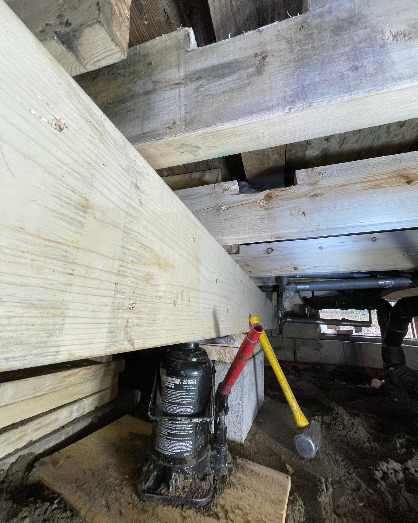 Ready to lift new joists and girder into place on the Rondeau cottage. 👌