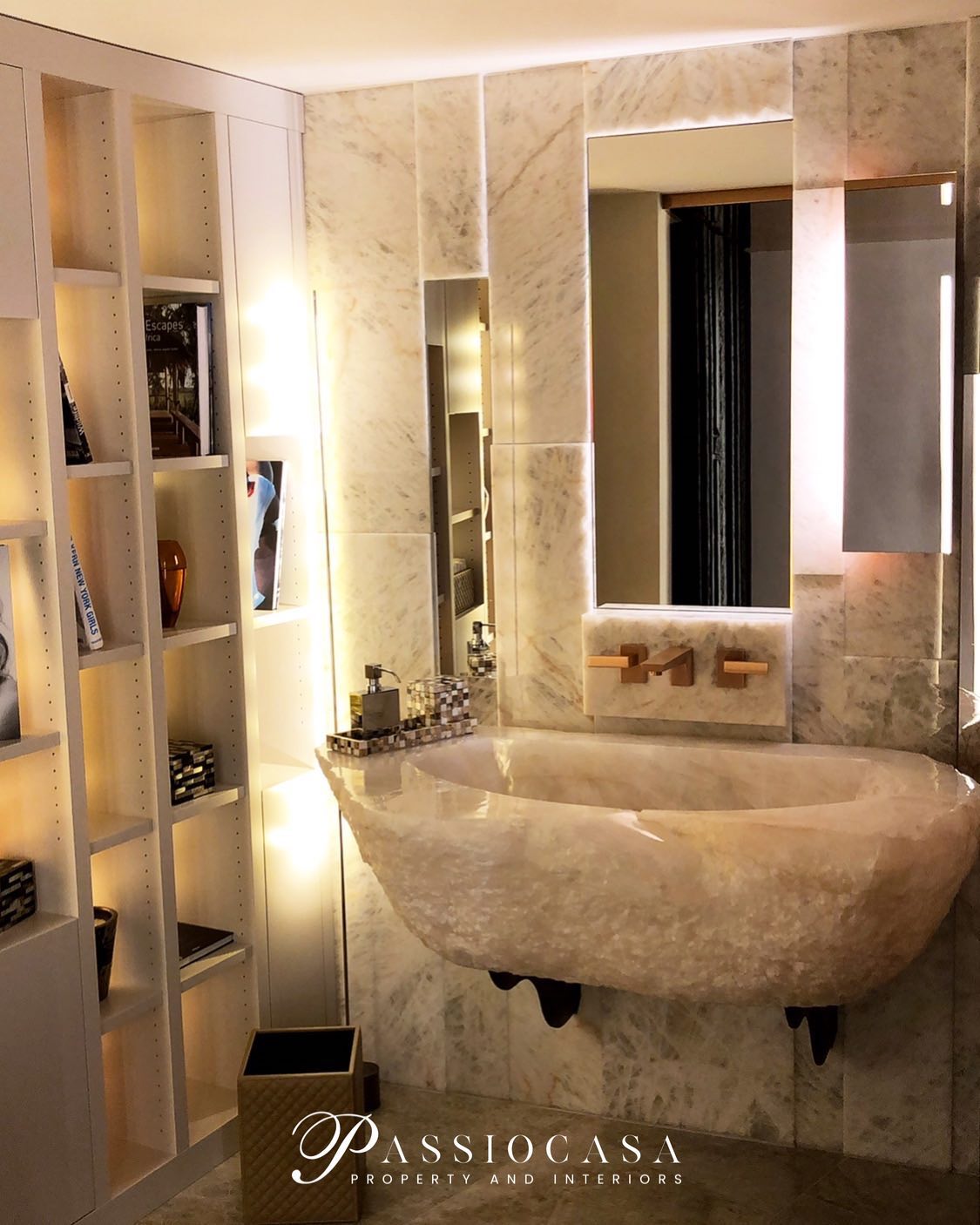 Badezimmerdesign
#interior #bathroom #inspiration #bathroomdesign #luxury #stone #beautifulmaterials #innendesign #interiordesign #Innenarchitektur #living #inneneinrichtung #umbau #neubau #switzerland #passion #leidenschaft #homestyling #homes #immobilien #realestate #switzerland #immobilienvermittlung #welovewhatwedo #passiocasa