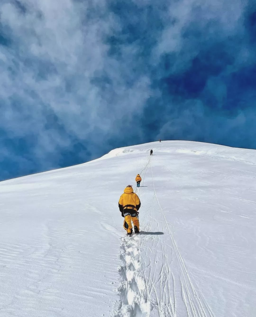 Travel Stories from Ladakh
.
.
"Climbing The Kun Peak"
Only 70m to the summit from this point, but it asked for everything I got.
Just below this section we had to wait for almost an hour in cold and windy weather, because guides were fixing rope on this last stretch. Due to this long wait, I started feeling so tired and child. It took hell lot of effort to just get back into rhythm.
From here it took me 50 min to reach the summit, but those were the toughest 50 mins of the whole expedition.
.
.
📷Courtesy @palkesh_kalma
.
#ladakhbackpackers #travelholic #backpacking #lehladakh #backpackers #wanderlust #spiritualawakening #instagram #nikonindiaphotography #ladakh #likeforlikes #backpackertrails #ladakhdiaries#followforfollow #adventurelover #himalyandiaries #himalayas #ladakh2022 #backpackerstays #nunkun #travelphotography#incredibleindia #follow4followback