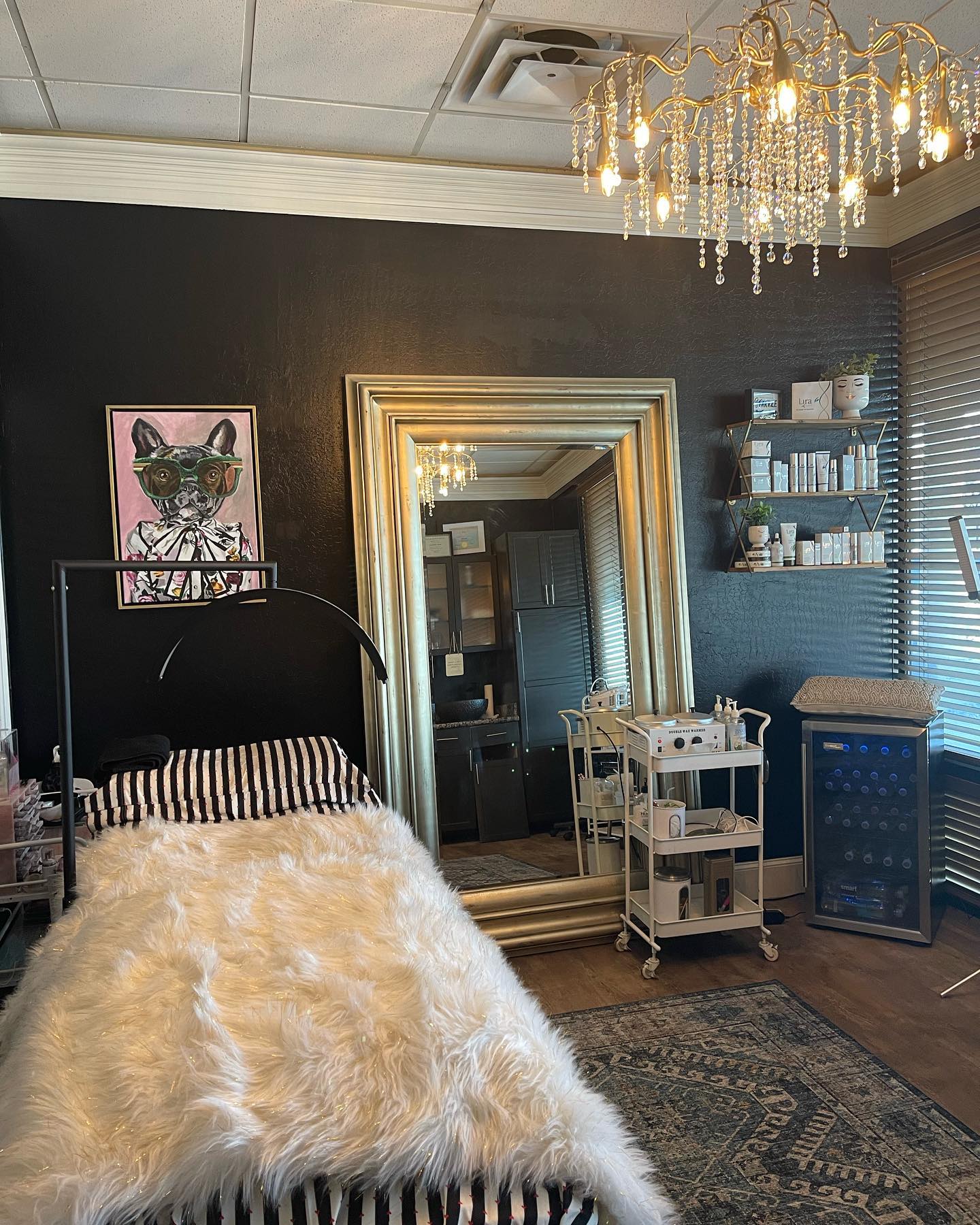 Accepting new clients at my new location! Inside Salon Boutique at Hayden and Mountain View - McCormick Ranch. 🥰
#lashes #mystudio #scottsdale #arizona #megavolumelashes #hybridlashes #classiclashes #volumelashes #brows #dermaplaning #skincare #esthetician #hennabrows #lashlift #microblading