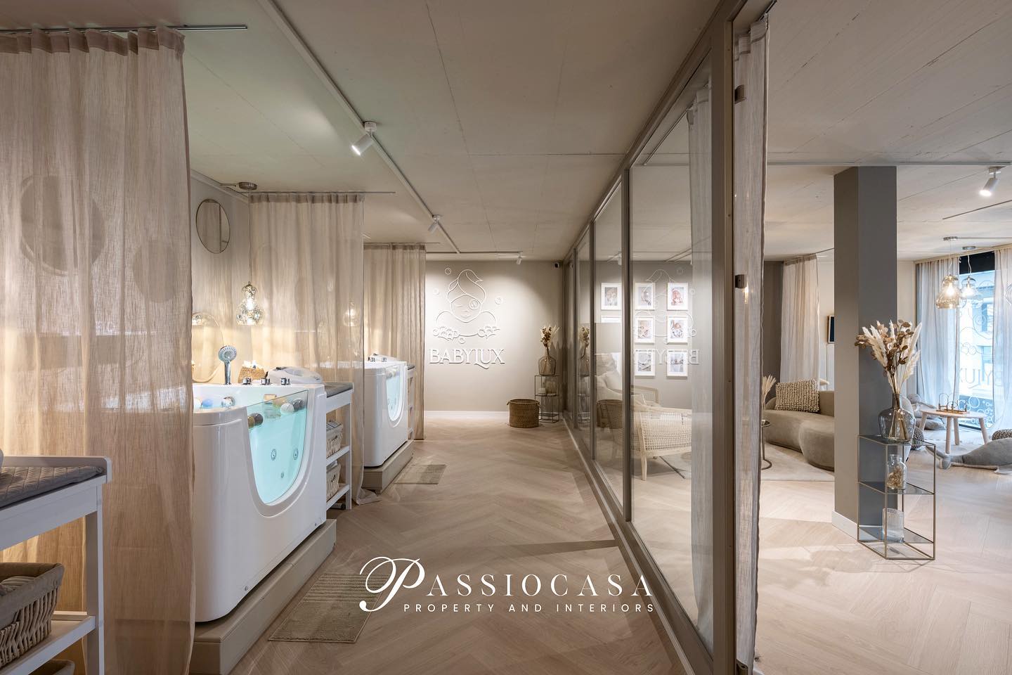 AFTER:
Wohlfühloase @babylux.spa
#passiocasa #interiordesign #project #babyspa #innenausbau #umbau #neubau #konzept #farbkonzept #materialkonzept #passion #leidenschaft #homestyling #homes
#bauleitung #projektleitung #innenarchitektur #beforeandafter #schlieren #limmatstadt #zürich #beautystudio #redesign #lashesstudio #propertyandinteriors #interior
#immobilien #realestate #switzerland #welovewhatwedo @pamelabaumann_