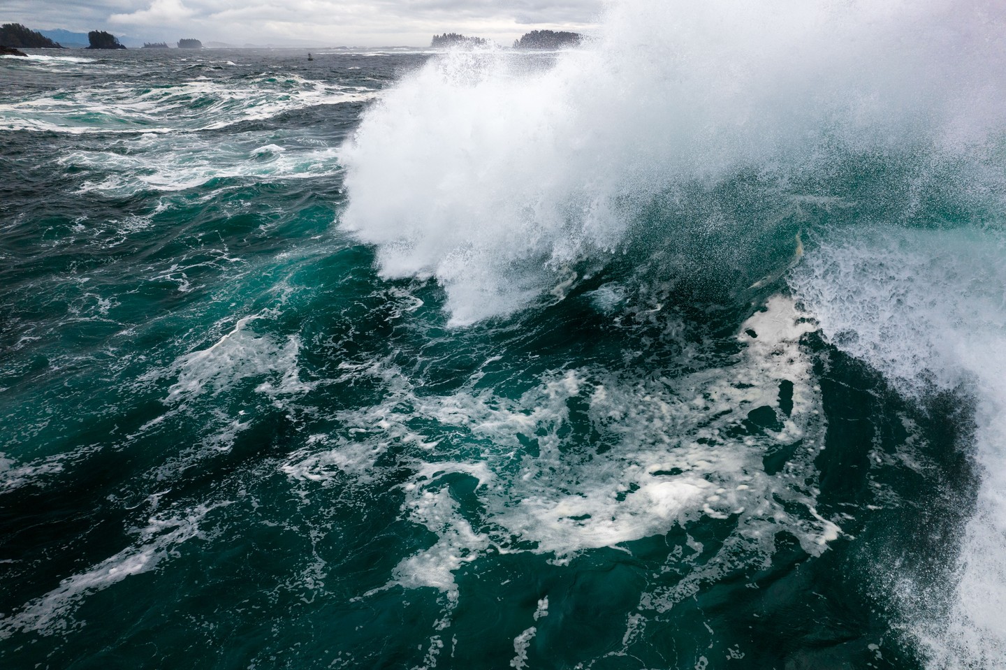 Waves ❤️ I just don't have words to describe how important the ocean has become to me.
Prints available, link in Bio
.
.
.
#waves #naturephotography #ucluelet #oceanlovers #dji #natgeolandscape
