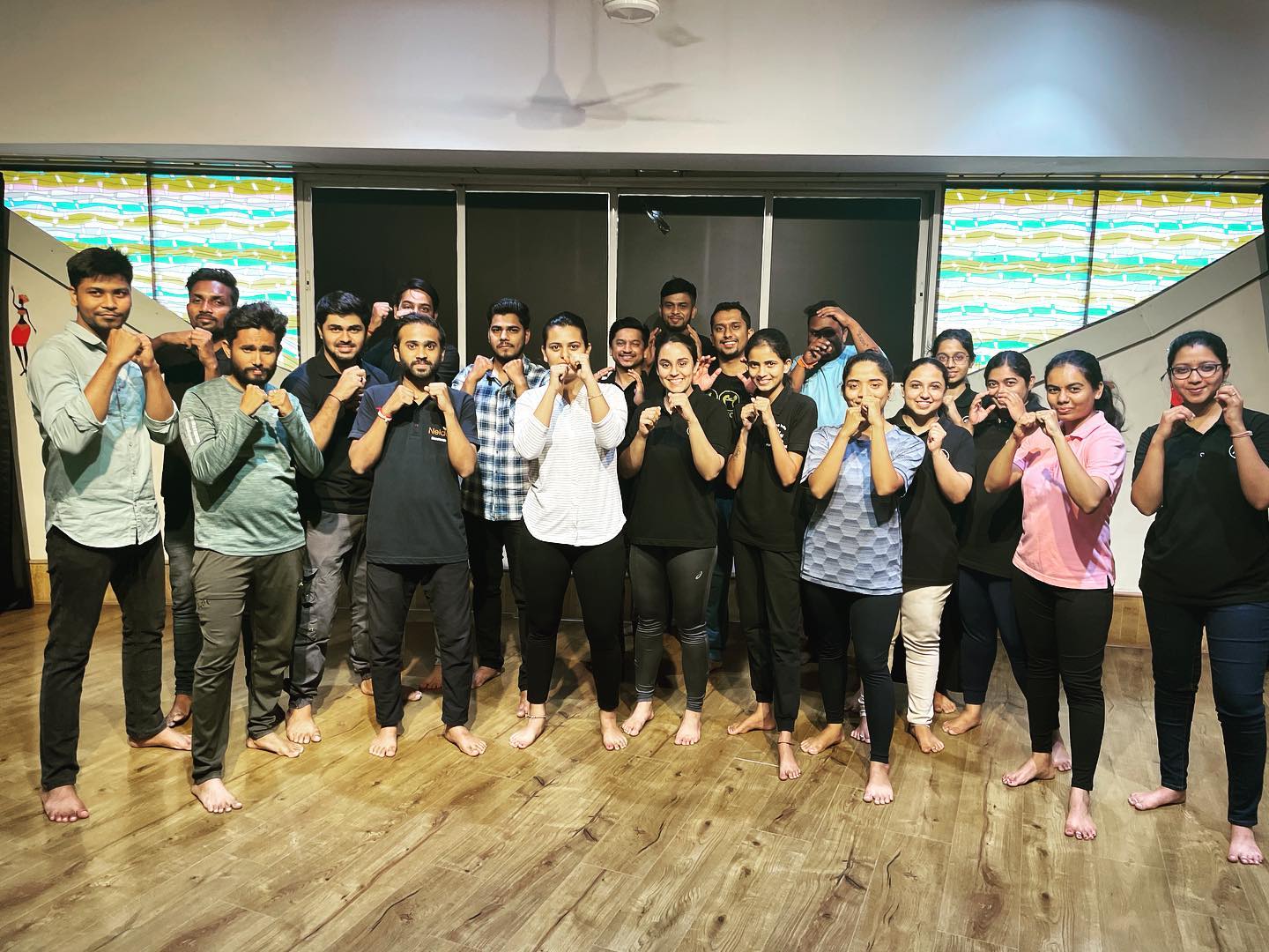 A 2 hour technique focused workshop conducted for the energetic and youthful staff of Deshpee group.
360 Defense against knife strikes, Different Choke Releases, Strikes and Striking Combos were taught.
A very interactive session where all the participants had plenty of questions related to different attacks and situations on the street. The solutions to which were promptly demonstrated to them.
#corporateselfdefensetraining #corporateselfdefence #kravmaga #kravmagaworkshop #kravmagatraining #kravmagapune #fighttraining #titansofdeshpee
@deshpee @veddeshp