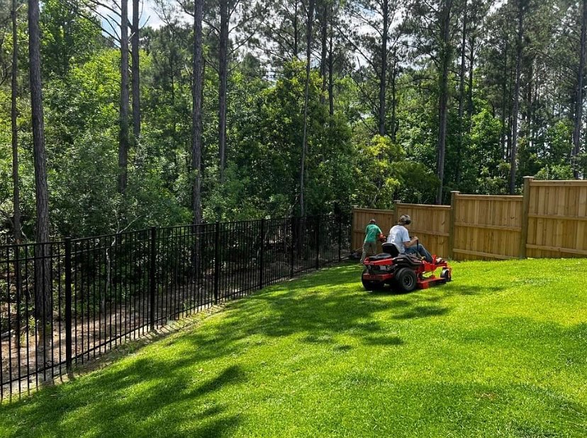 Need lawn maintenance? We’ve got you covered at Renegar Brothers Lawn and Landscape. Call us now!
