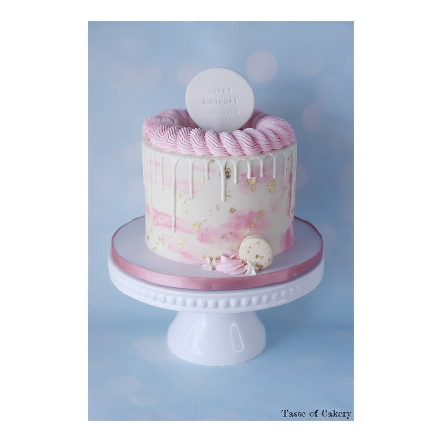 Can you believe Mariquita is 87 years old🥰
.
She is so sweet,
Mariquita said our carrot cake is the best cake she had ever tasted in her life.
We are beyond proud to serve you every year abuelita!
Can’t wait to see 88 💕
#weloveourcakefamily #87thbirthday #birthday #cake #atlantacustomcakes #tasteofcakery