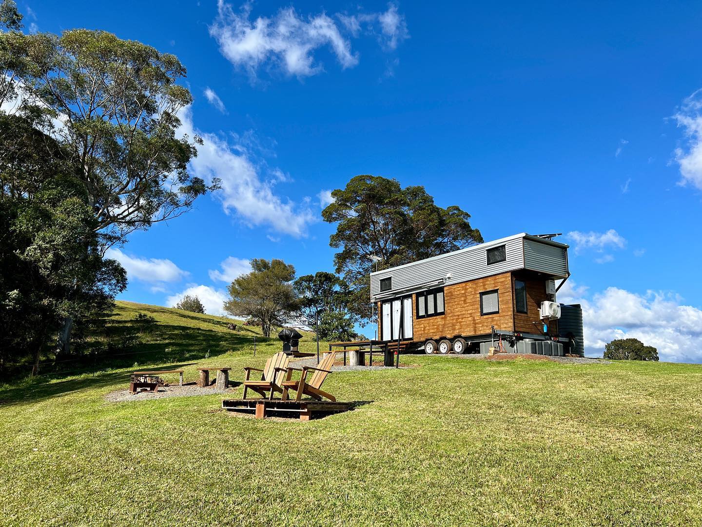 Perched on the top of a mountain, on a dairy farm in the Scenic Rim. Fyrefly awaits your visit! Offering a relaxing, luxury, secluded getaway.
#weekendgetaway #scenicrim #offgrid #luxuryescape #beechmont #secluded #mountainview #fyreflyretreat #tinyhouse @visitscenicrim