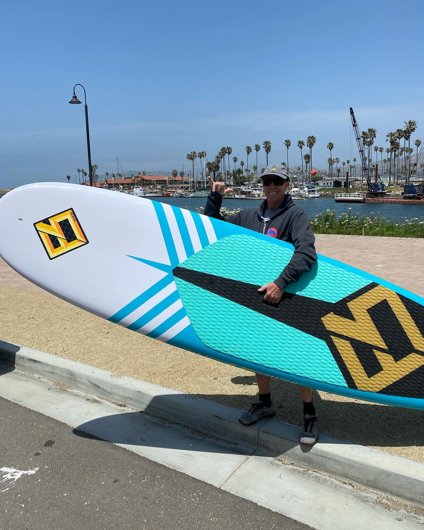Our “Smoothie” has it’s name for a reason.
It glides through water like butter. It’s #light and #stabile. We have just few more #carbonfiber ones left. Safe yours 😎
#paddleboards #travellight #suplife🌊 #ventura #oxnard #cali #familyfun
#wateractivities #localbusiness